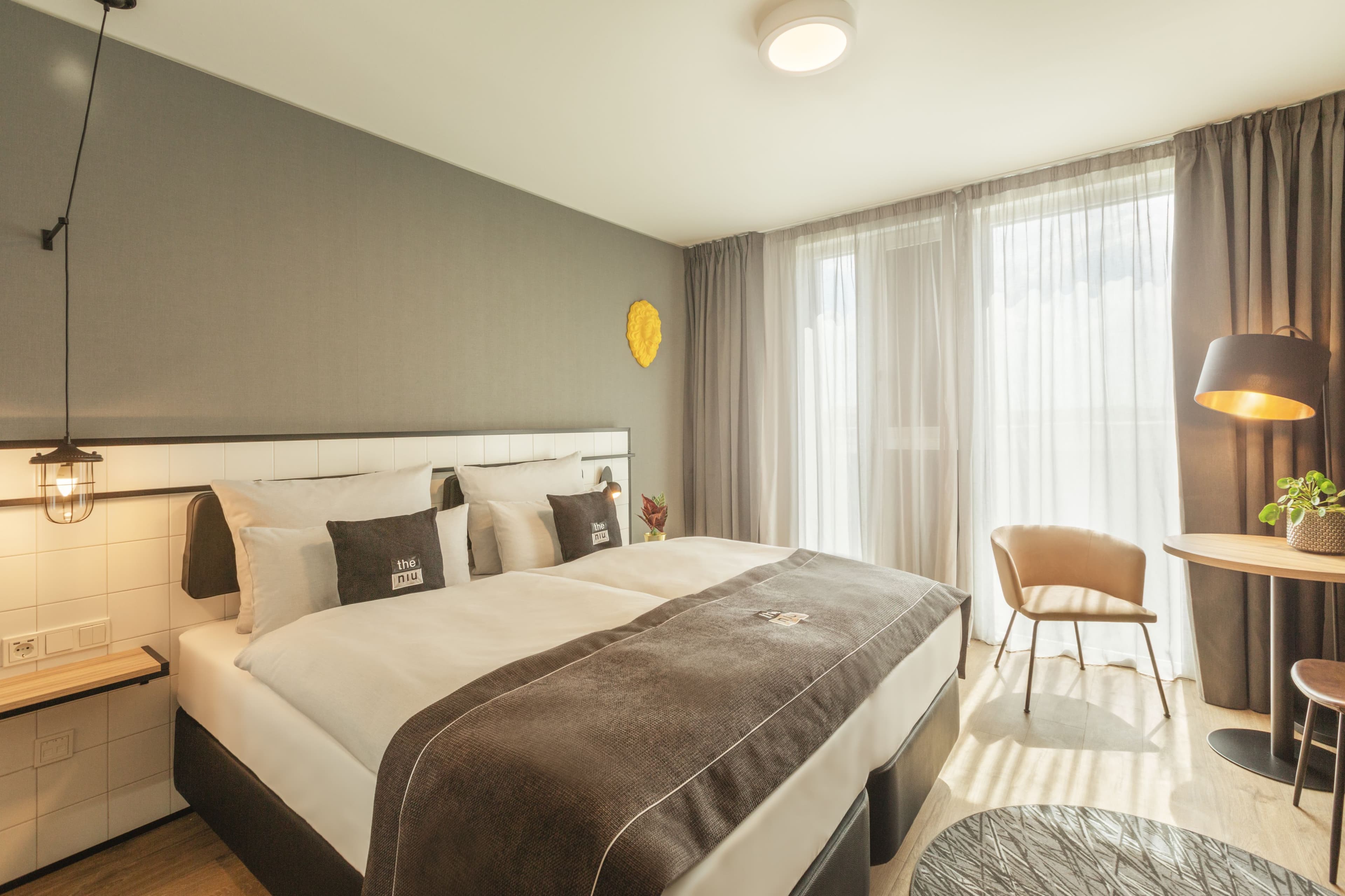 Holiday Inn - the niu, Leo Nuremberg — 3
