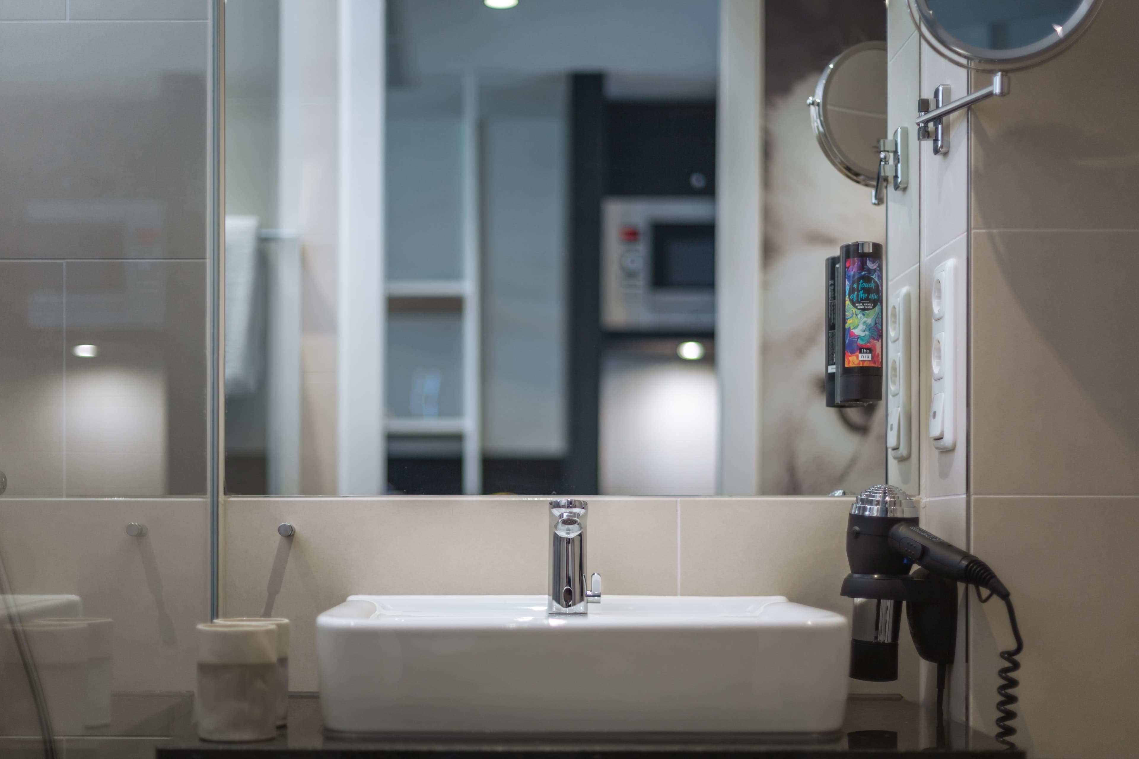 Holiday Inn - the niu, Leo Nuremberg — 7