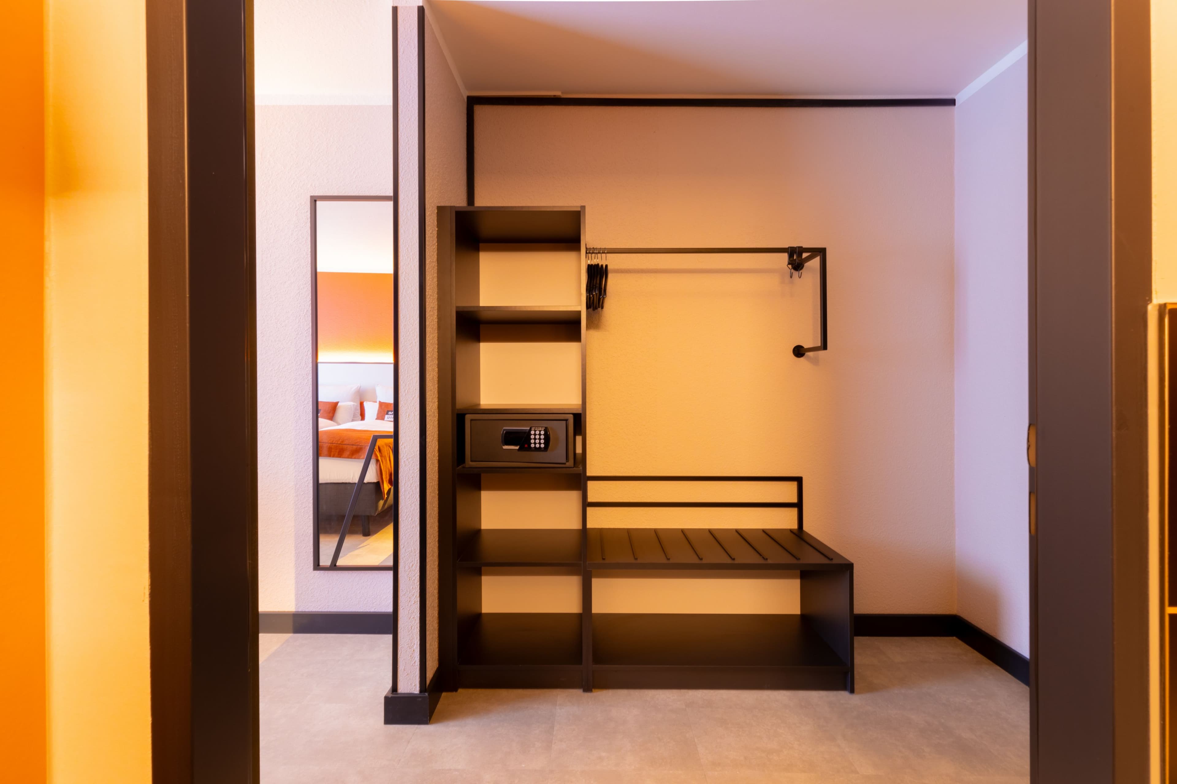 Holiday Inn - the niu, Blade Solingen — 37