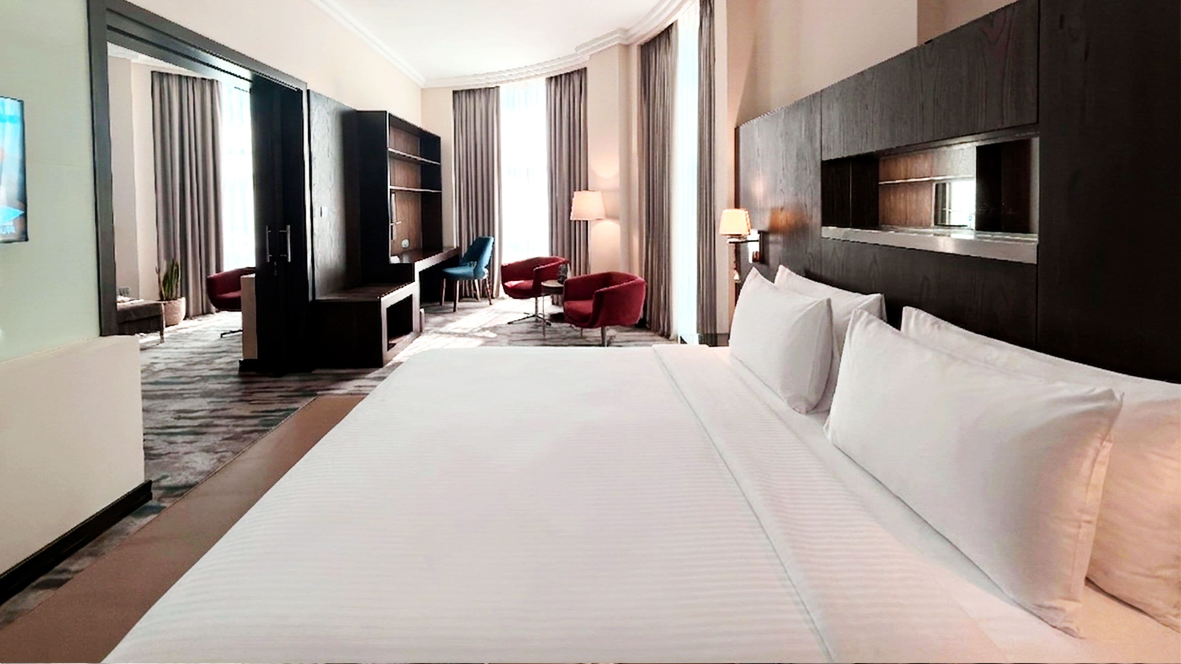 Holiday Inn Abu Dhabi - Image 2