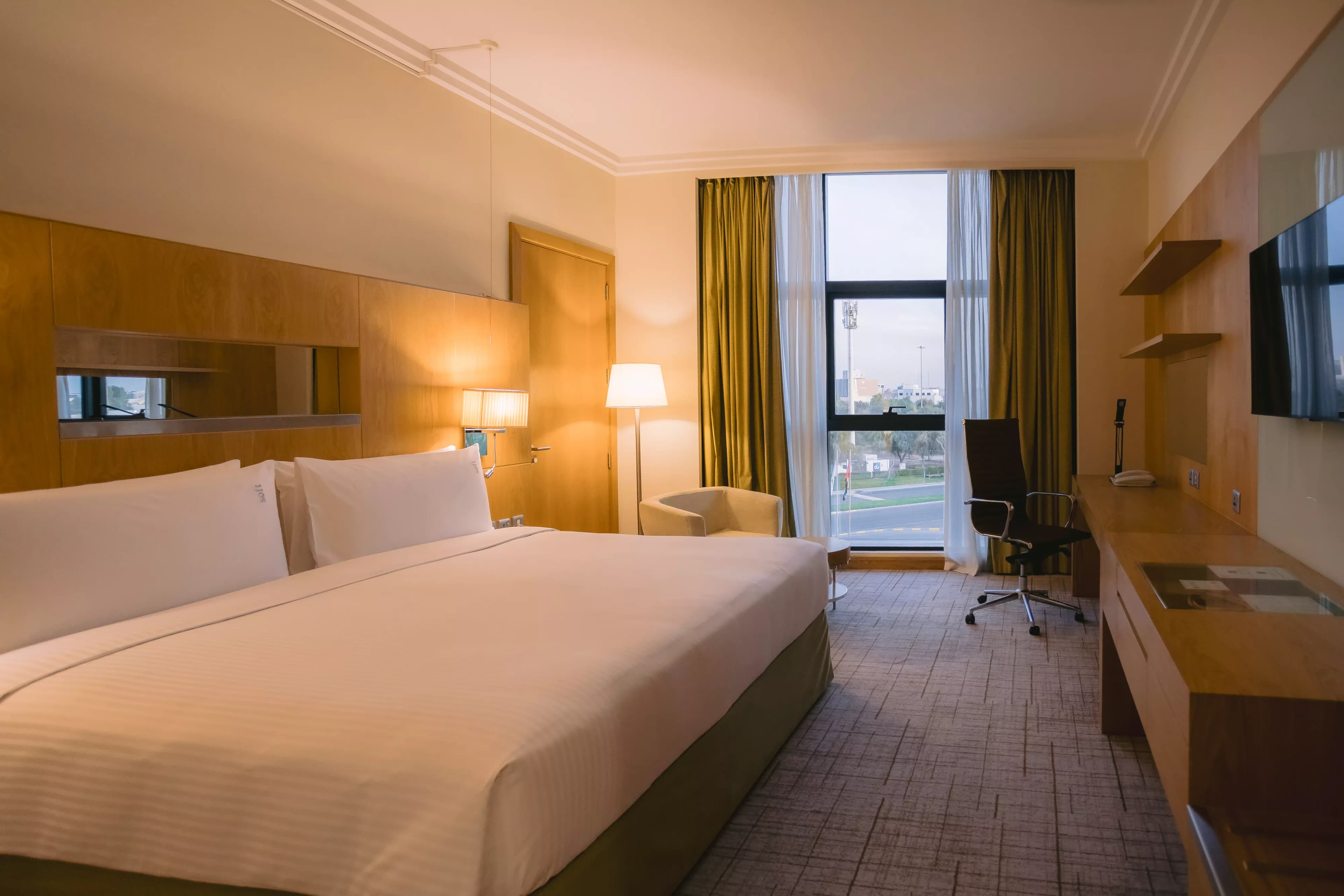 Holiday Inn Abu Dhabi — 2
