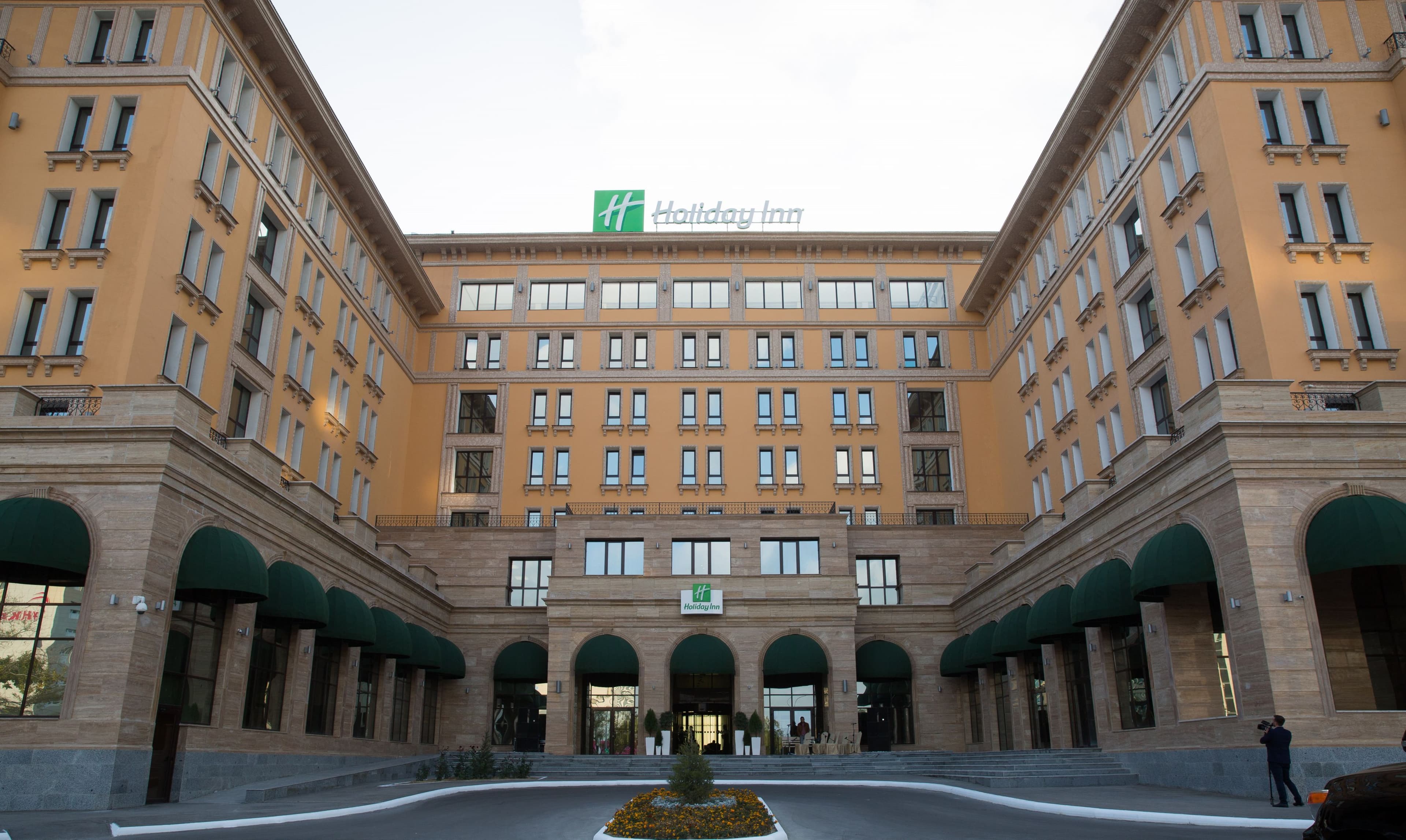 Holiday Inn Aktau - Image 1