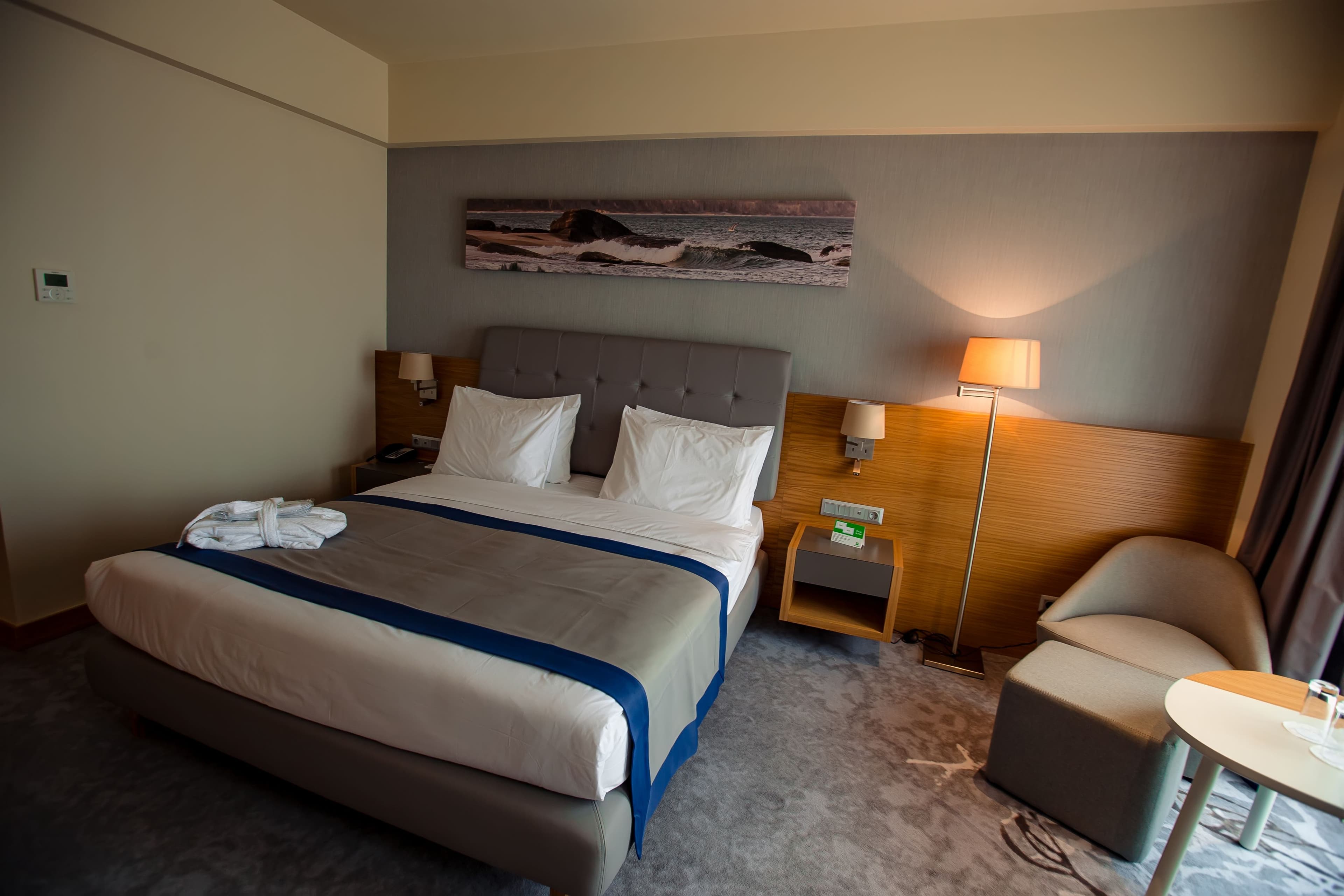 Holiday Inn Aktau - Seaside - Image 3