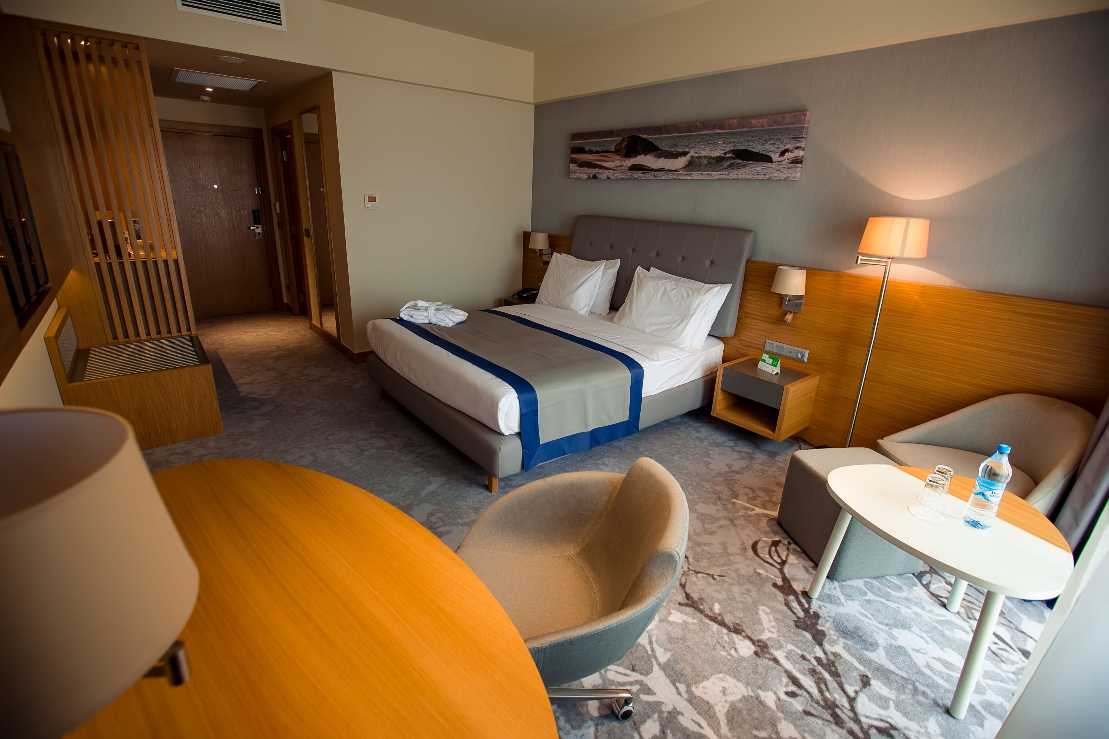 Holiday Inn Aktau - Seaside - Image 2