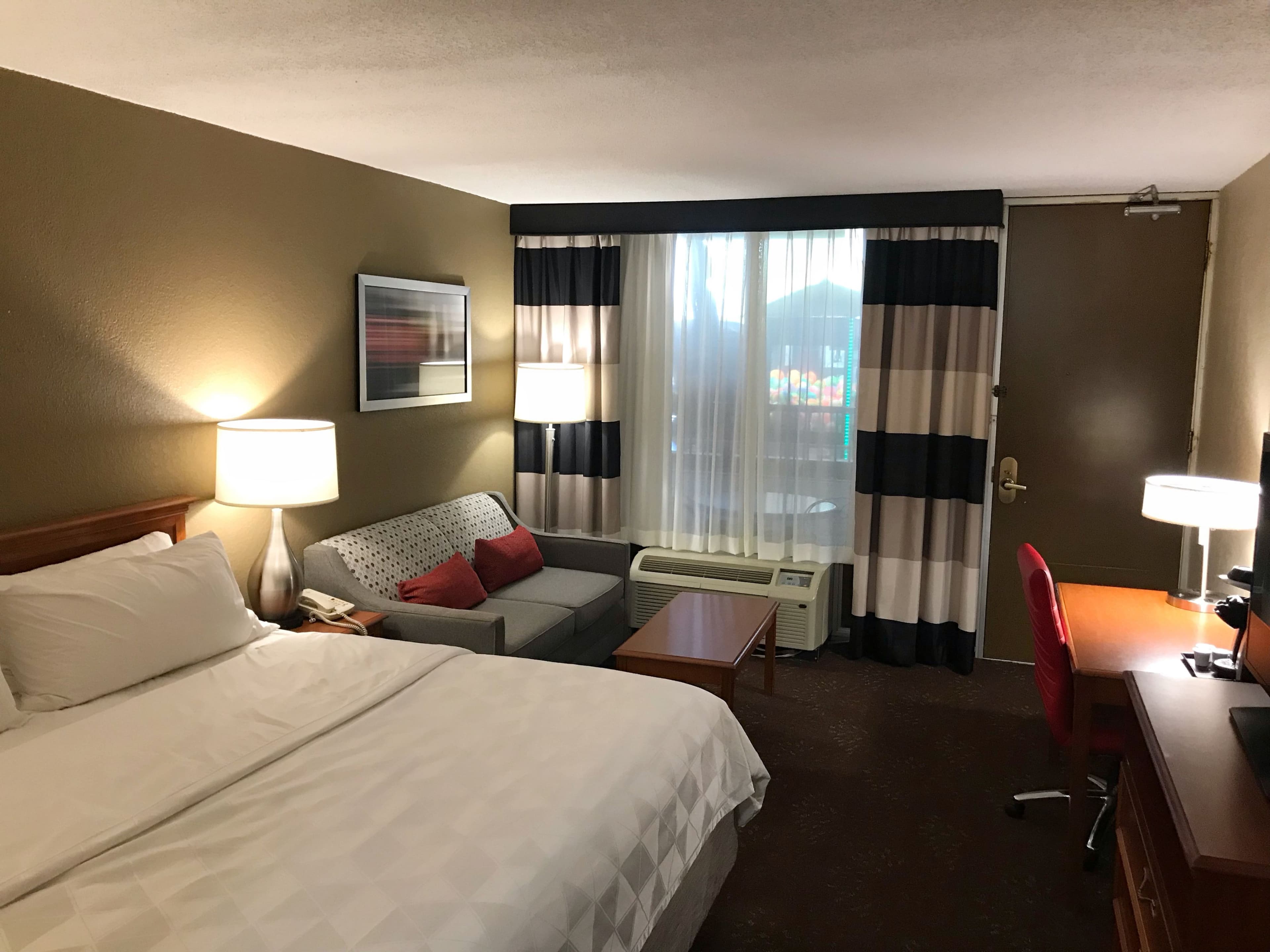 Holiday Inn Alexandria - Image 2