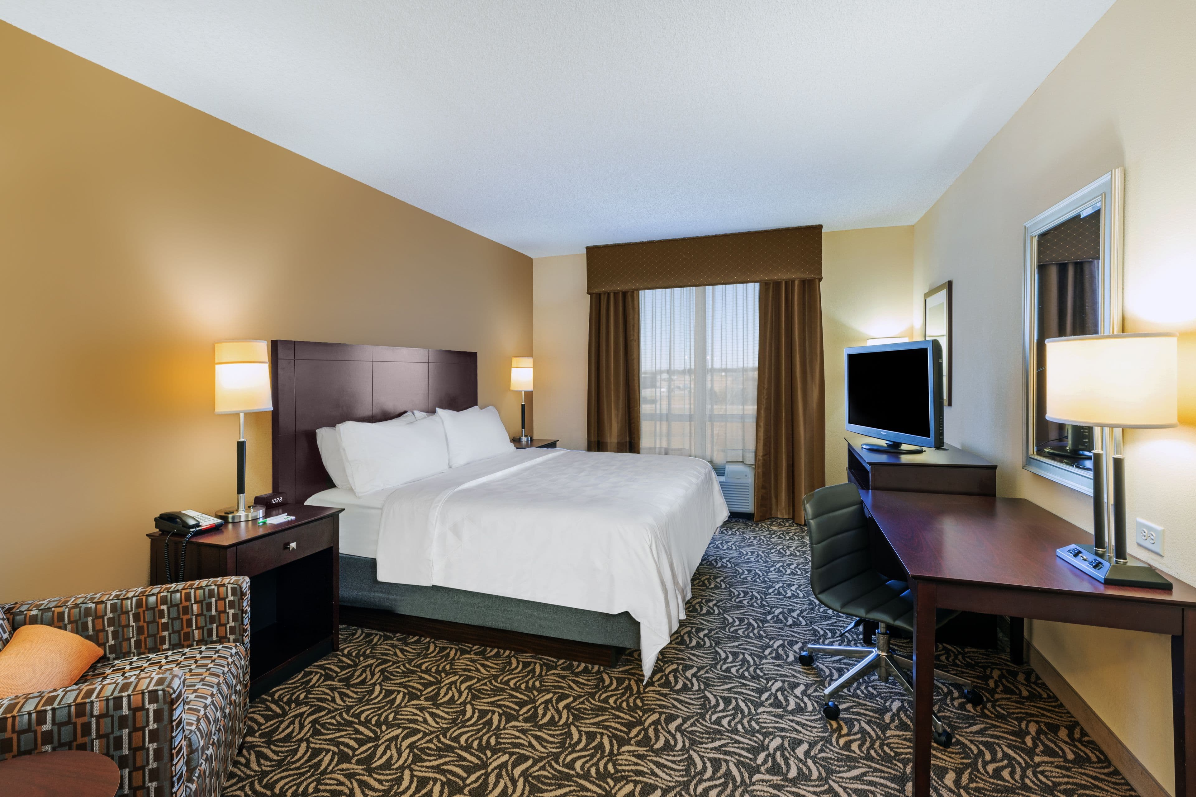 Holiday Inn Ardmore I-35 - Image 4