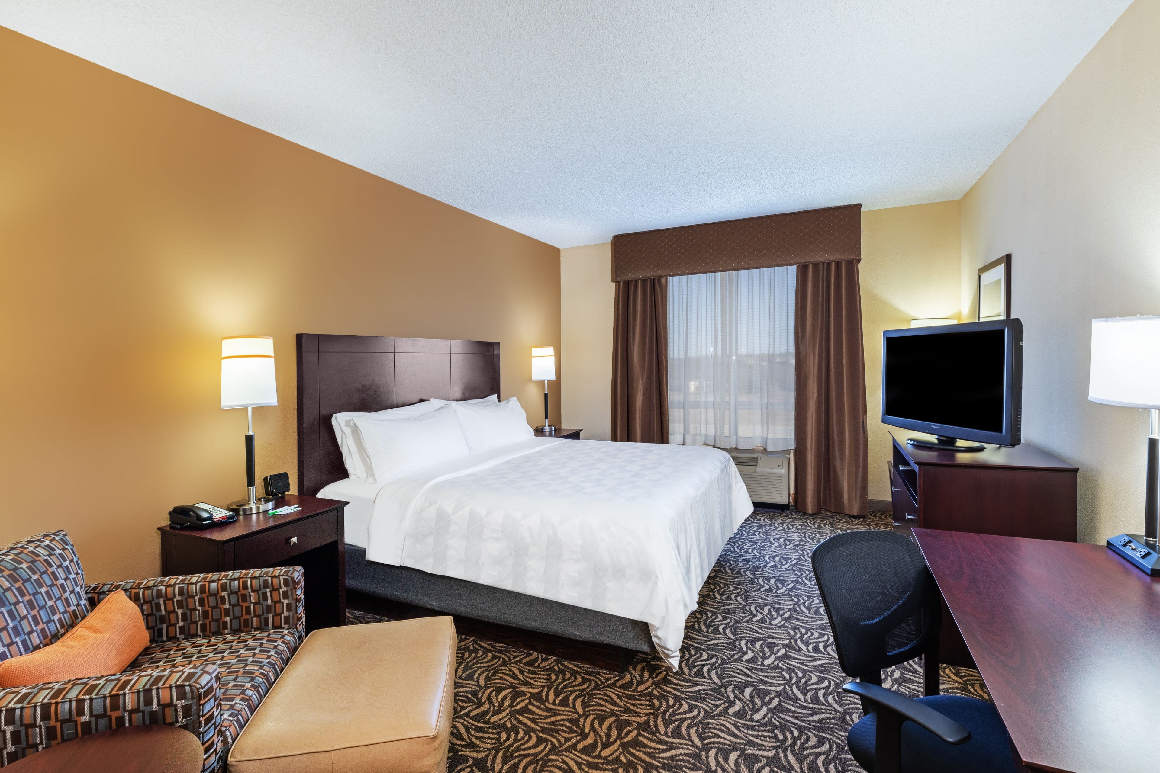 Holiday Inn Ardmore I-35 - Image 5