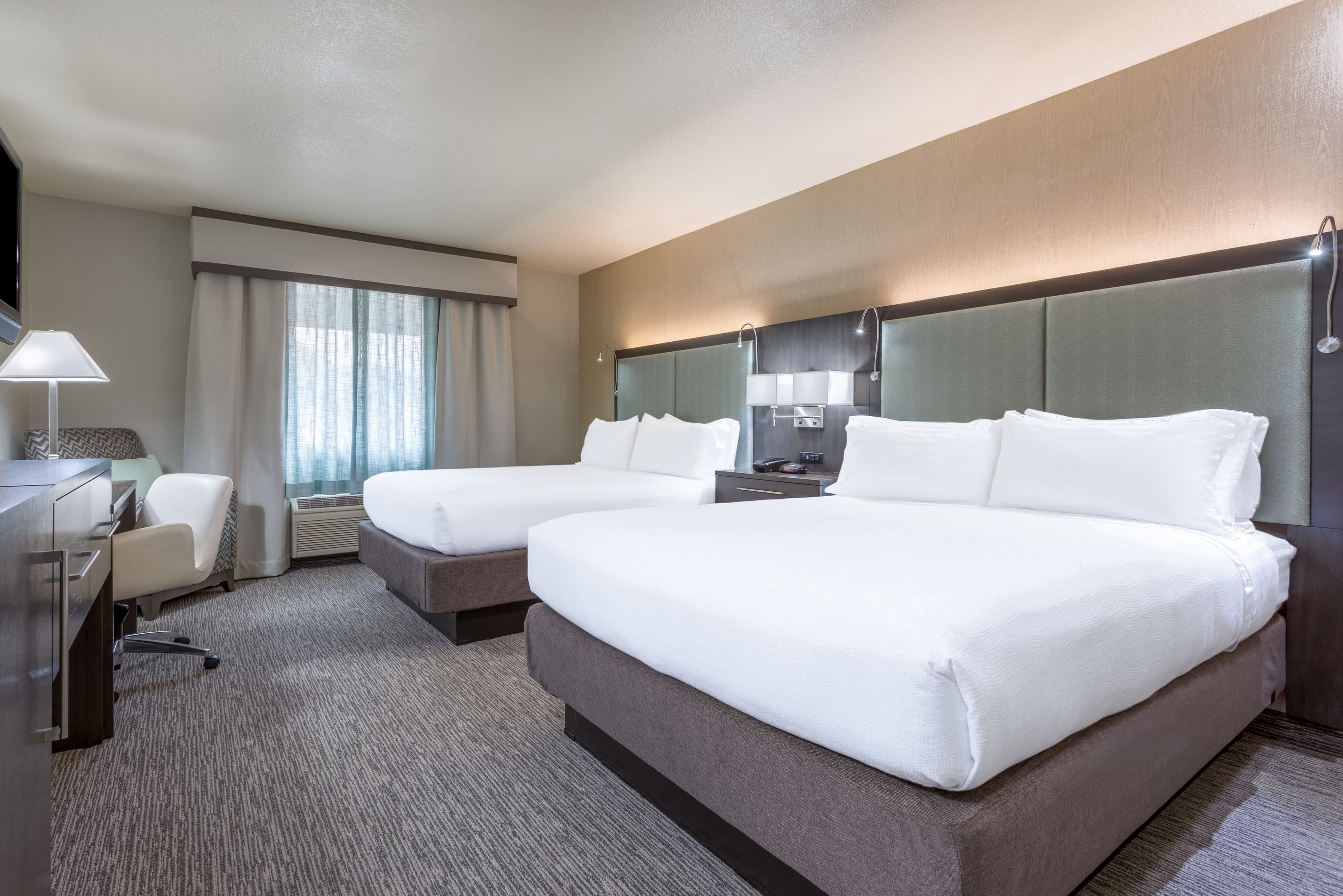 Holiday Inn Auburn — 8