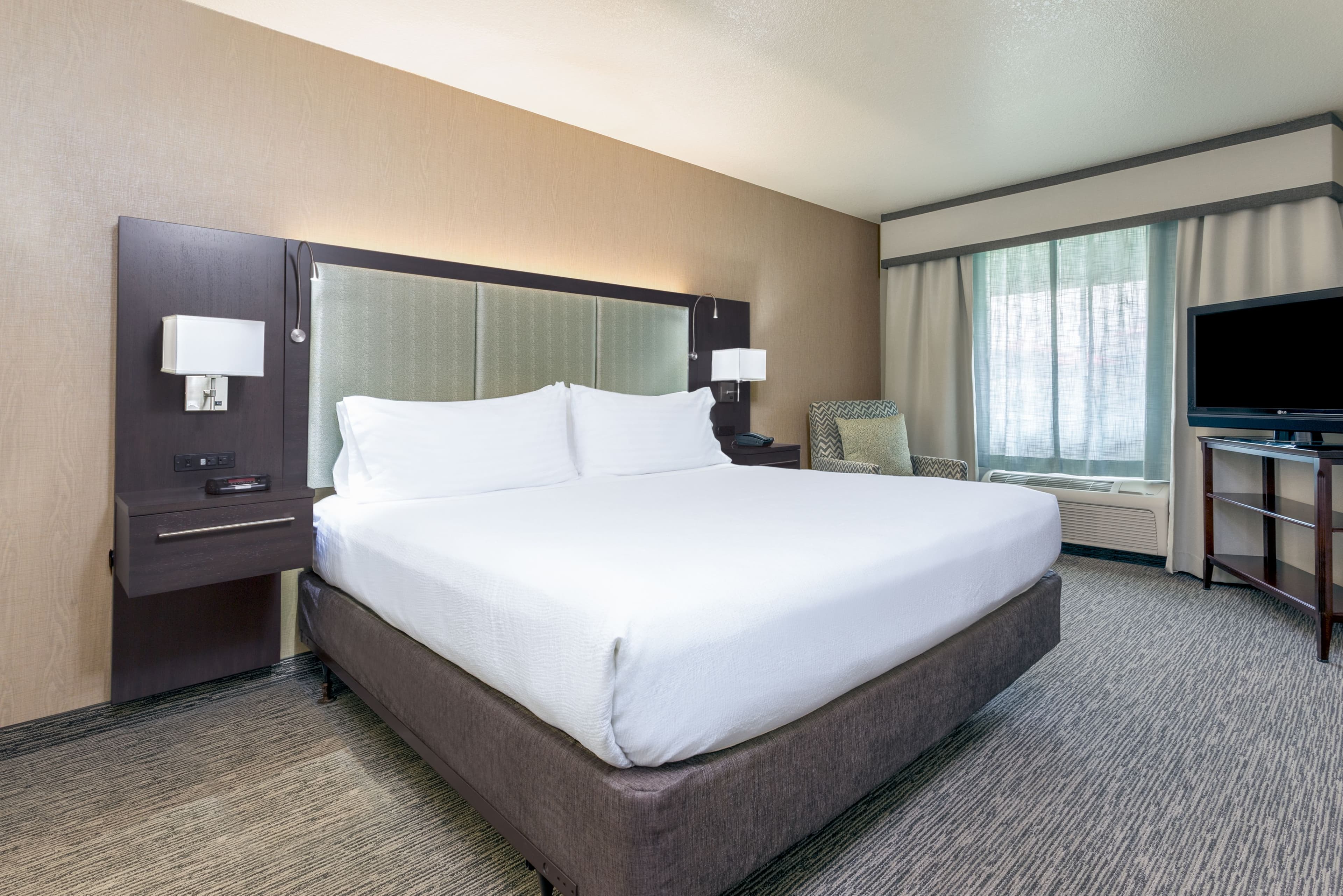 Holiday Inn Auburn — 6