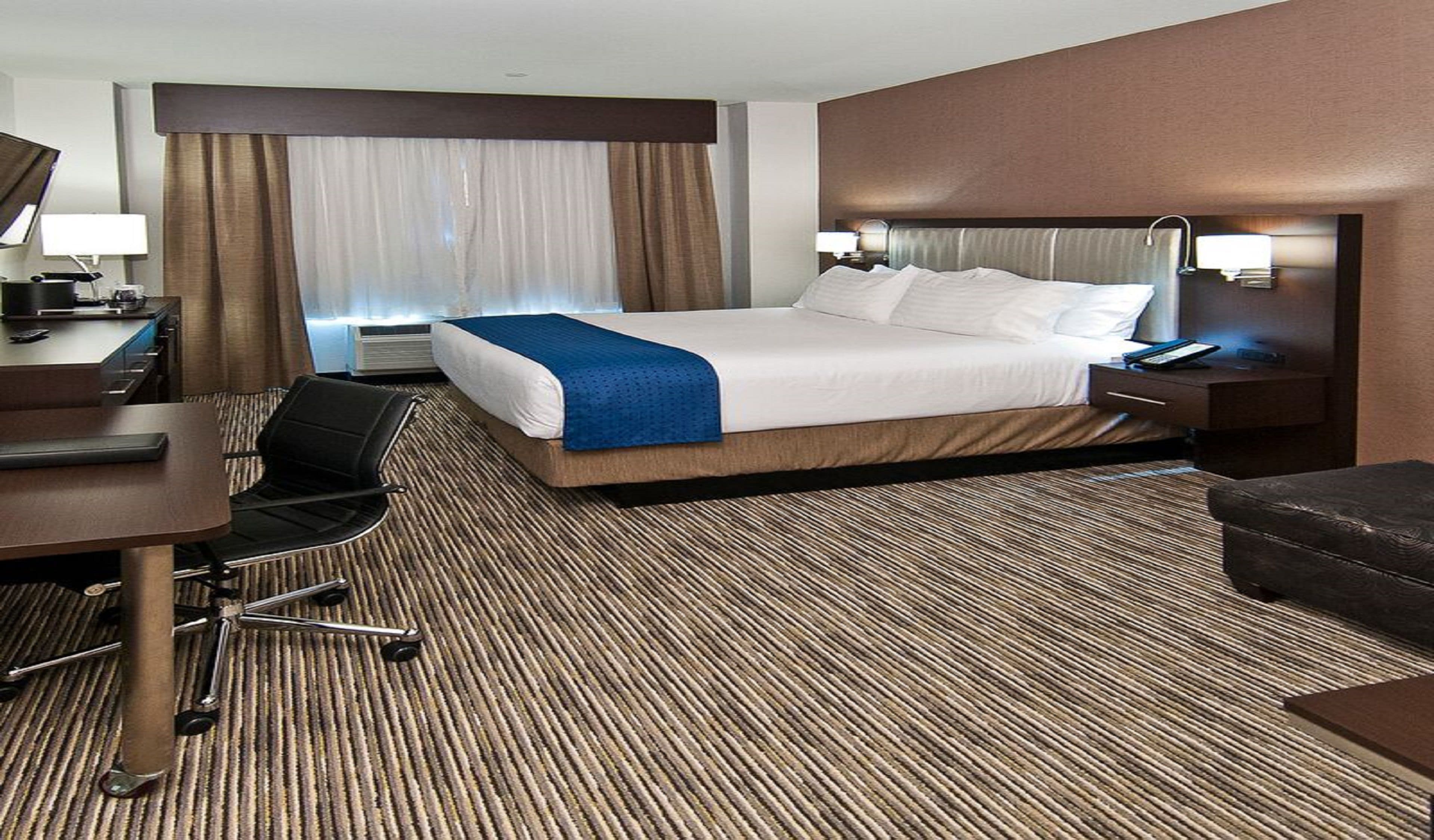 Holiday Inn Austin Airport - Image 4