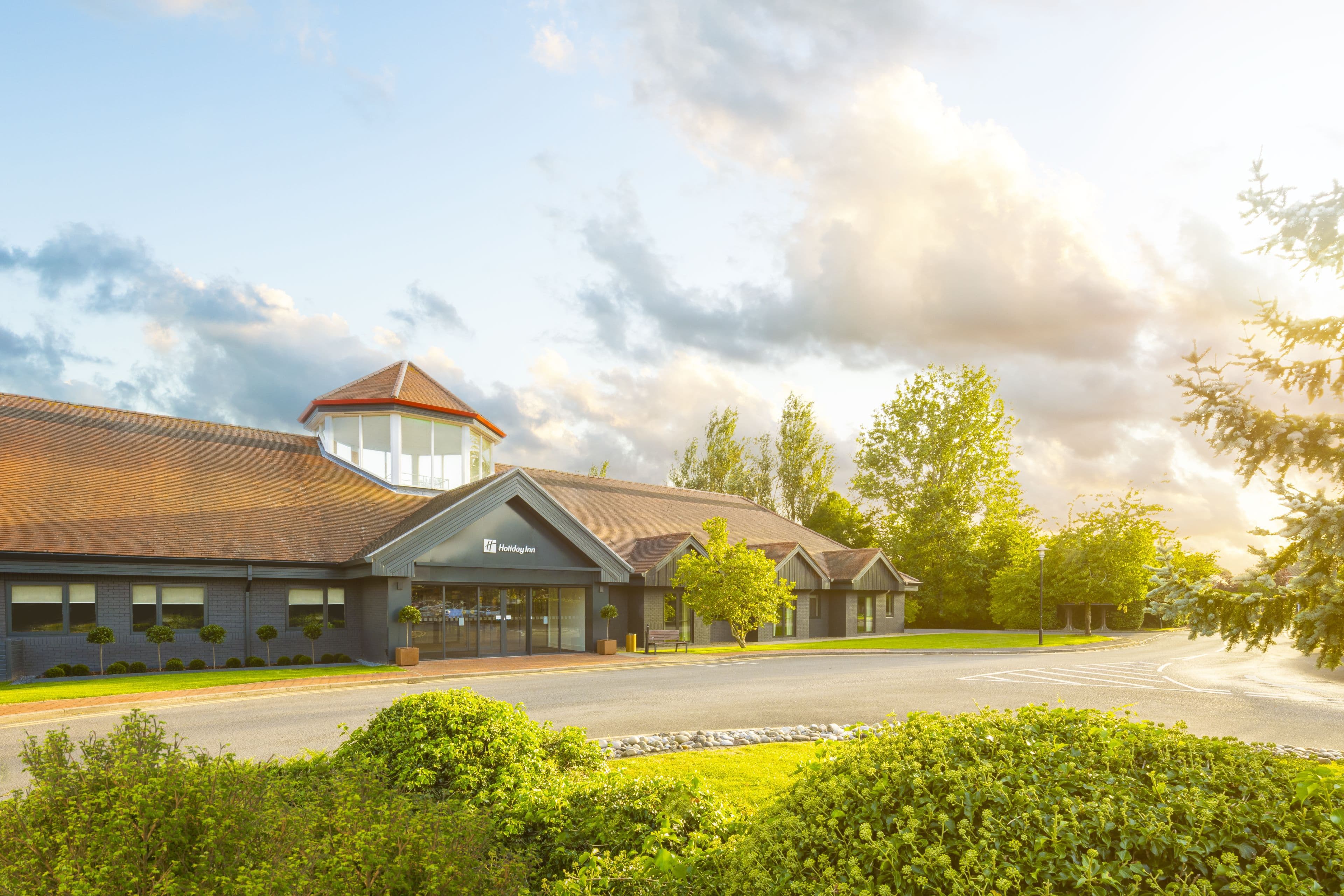 Holiday Inn Aylesbury - Image 1
