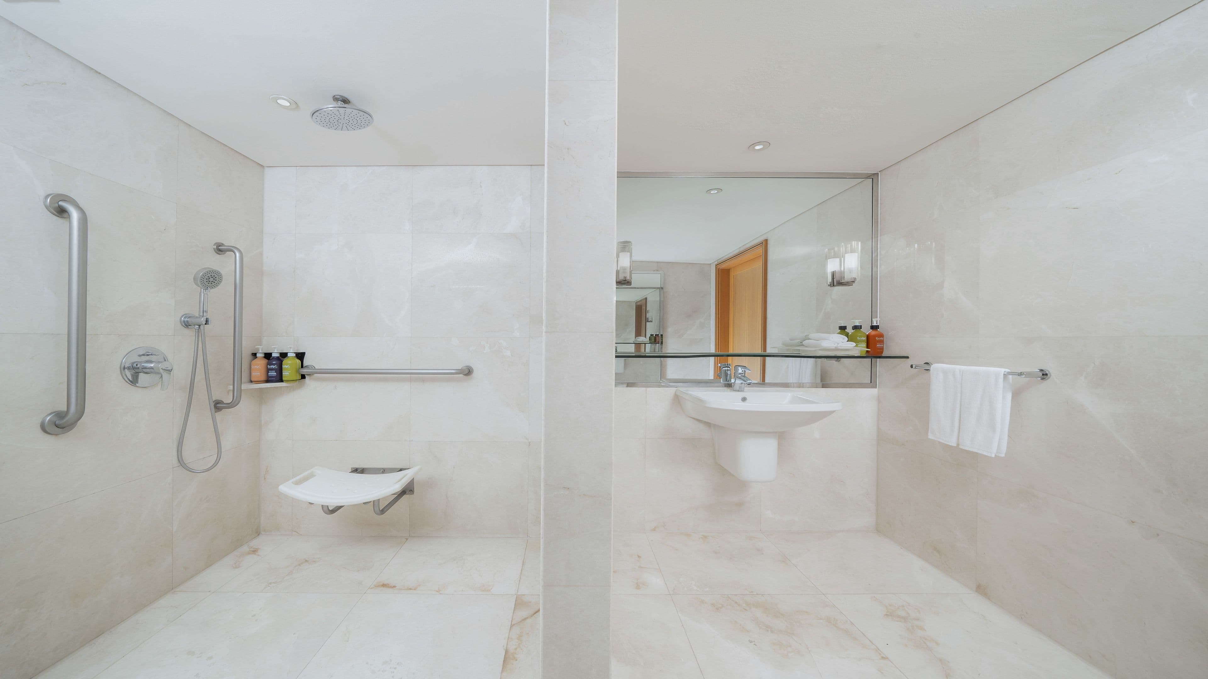 Holiday Inn Bangkok Silom — 14