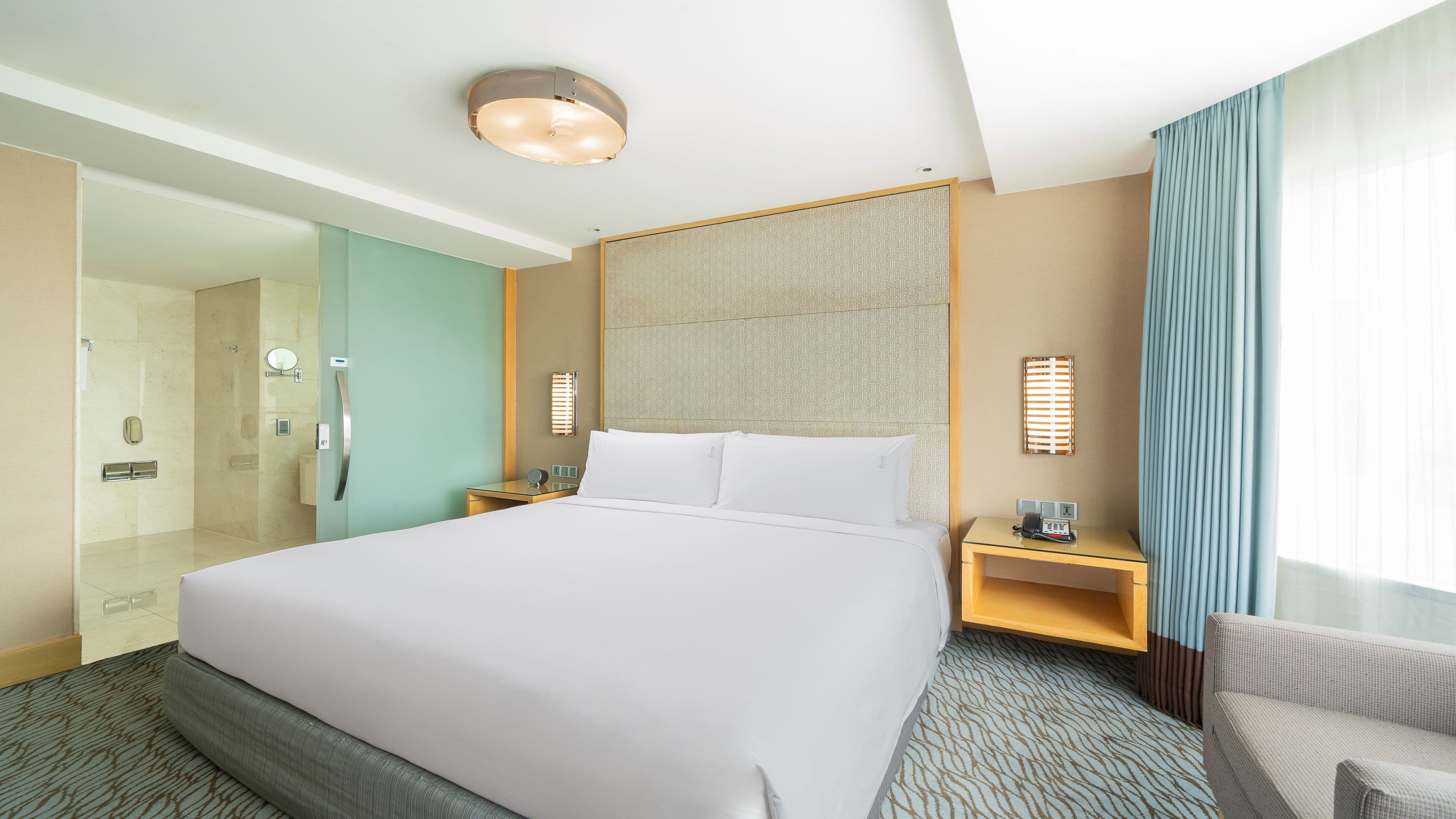 Holiday Inn Bangkok Silom — 25
