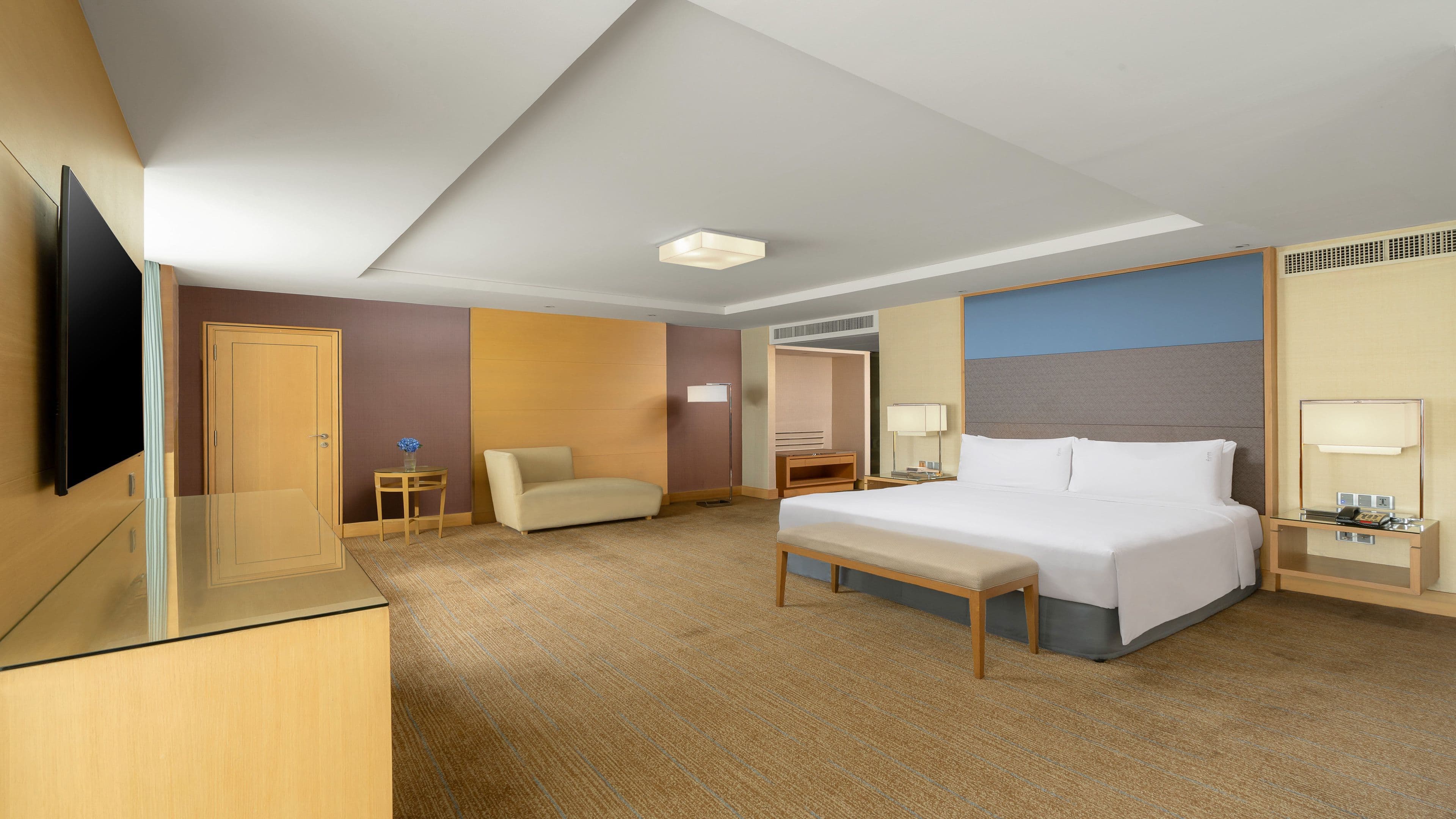 Holiday Inn Bangkok Silom — 13