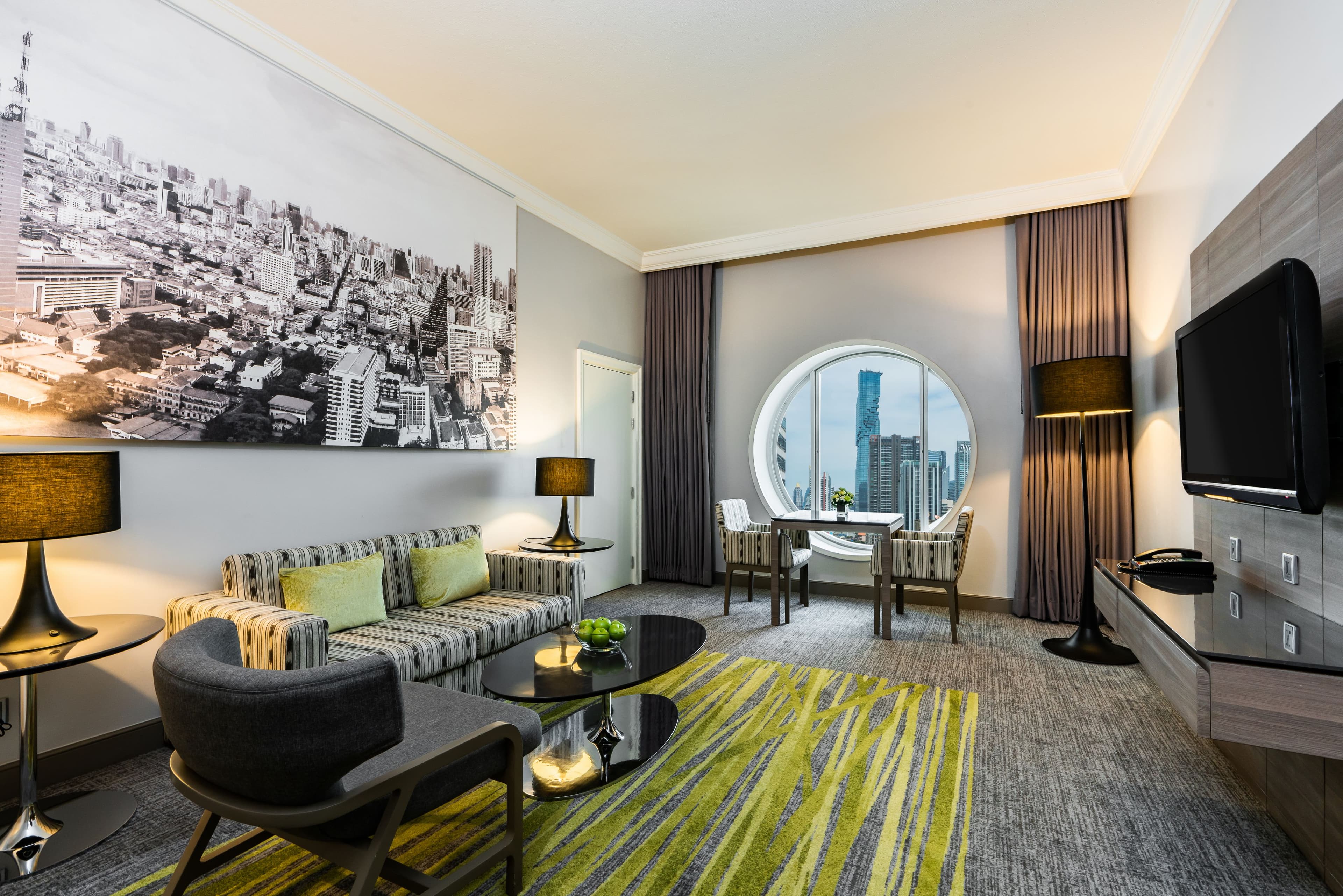 Holiday Inn Bangkok Silom — 32