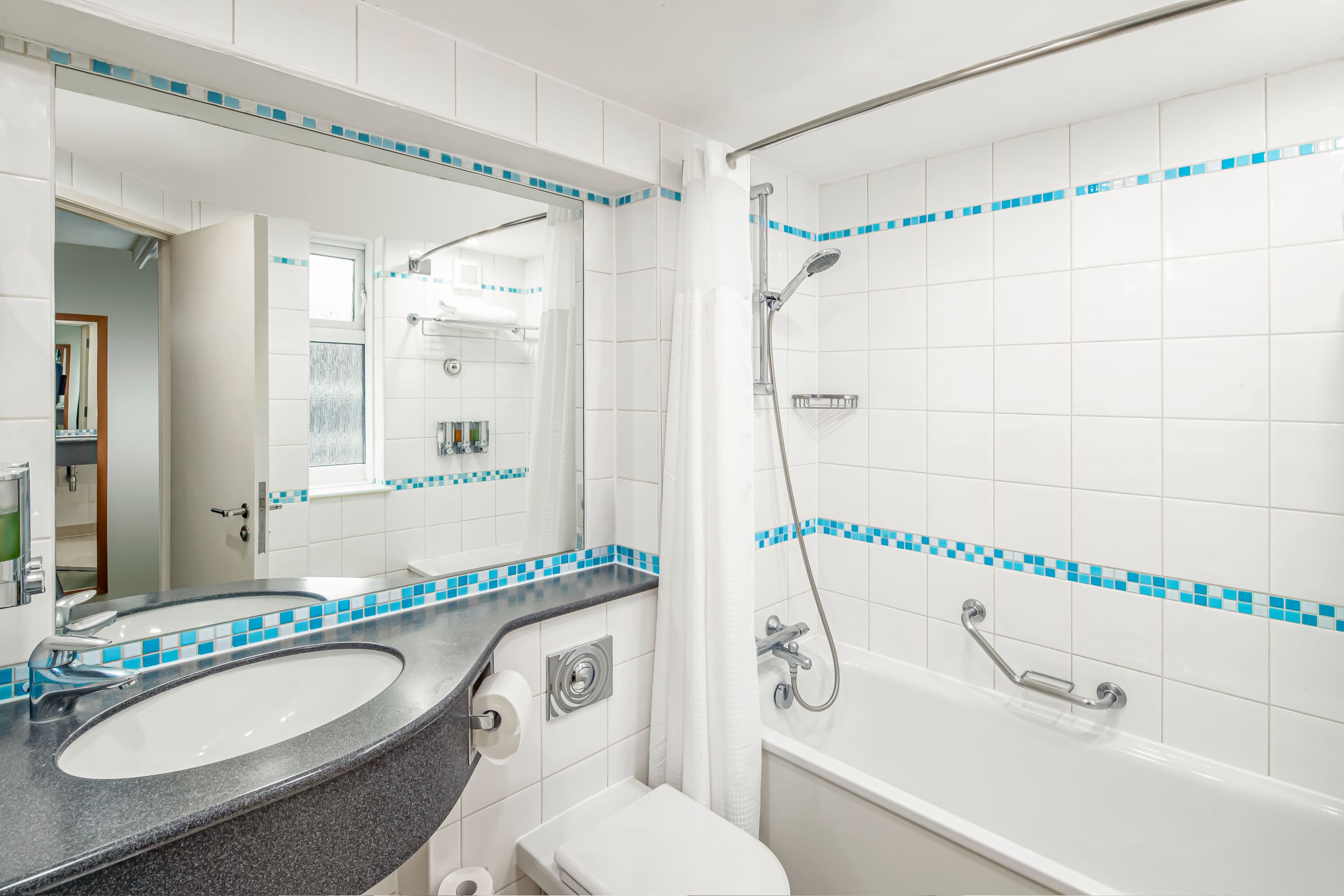 Holiday Inn Basingstoke - Image 3