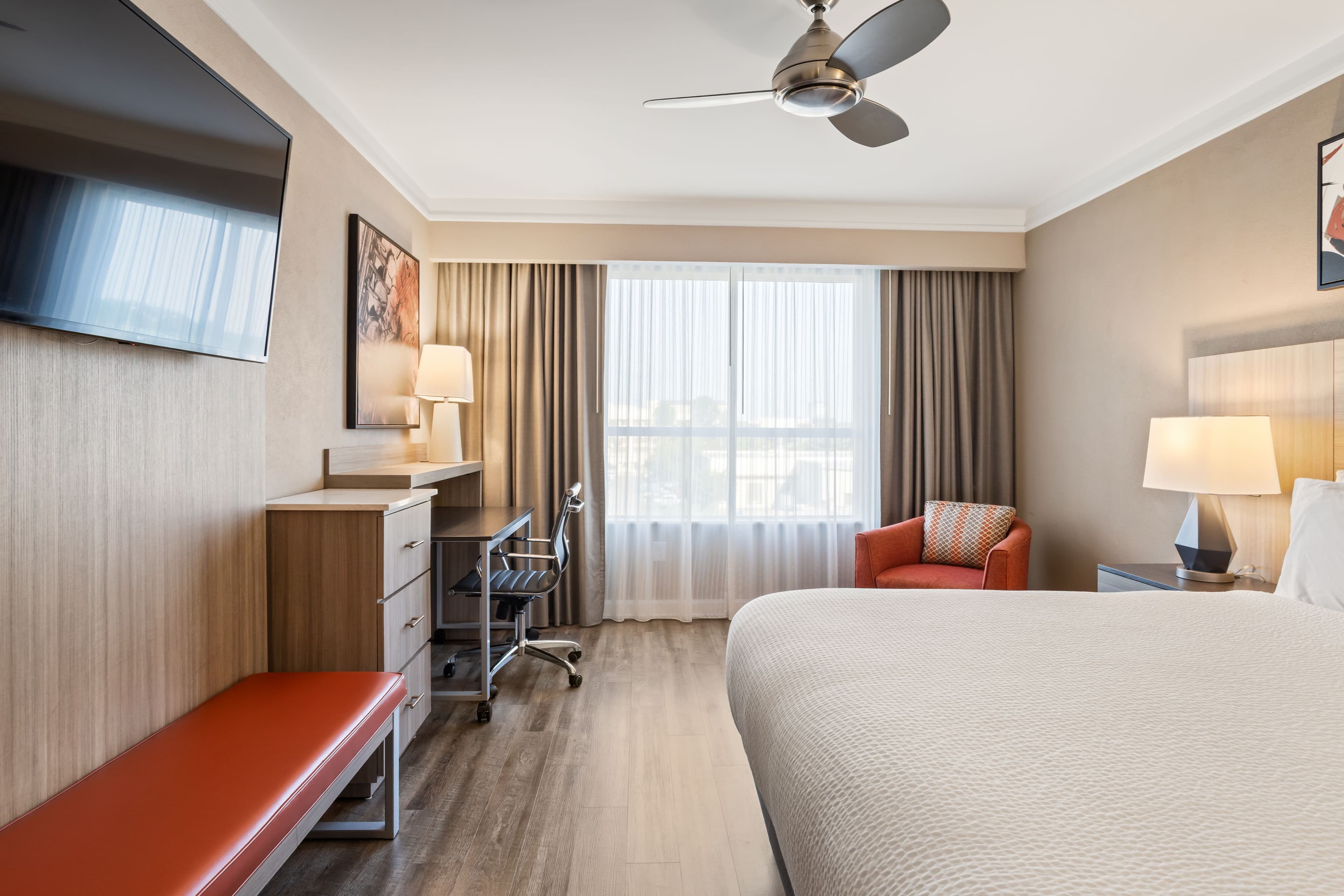 Holiday Inn Baton Rouge College Drive I-10 — 12