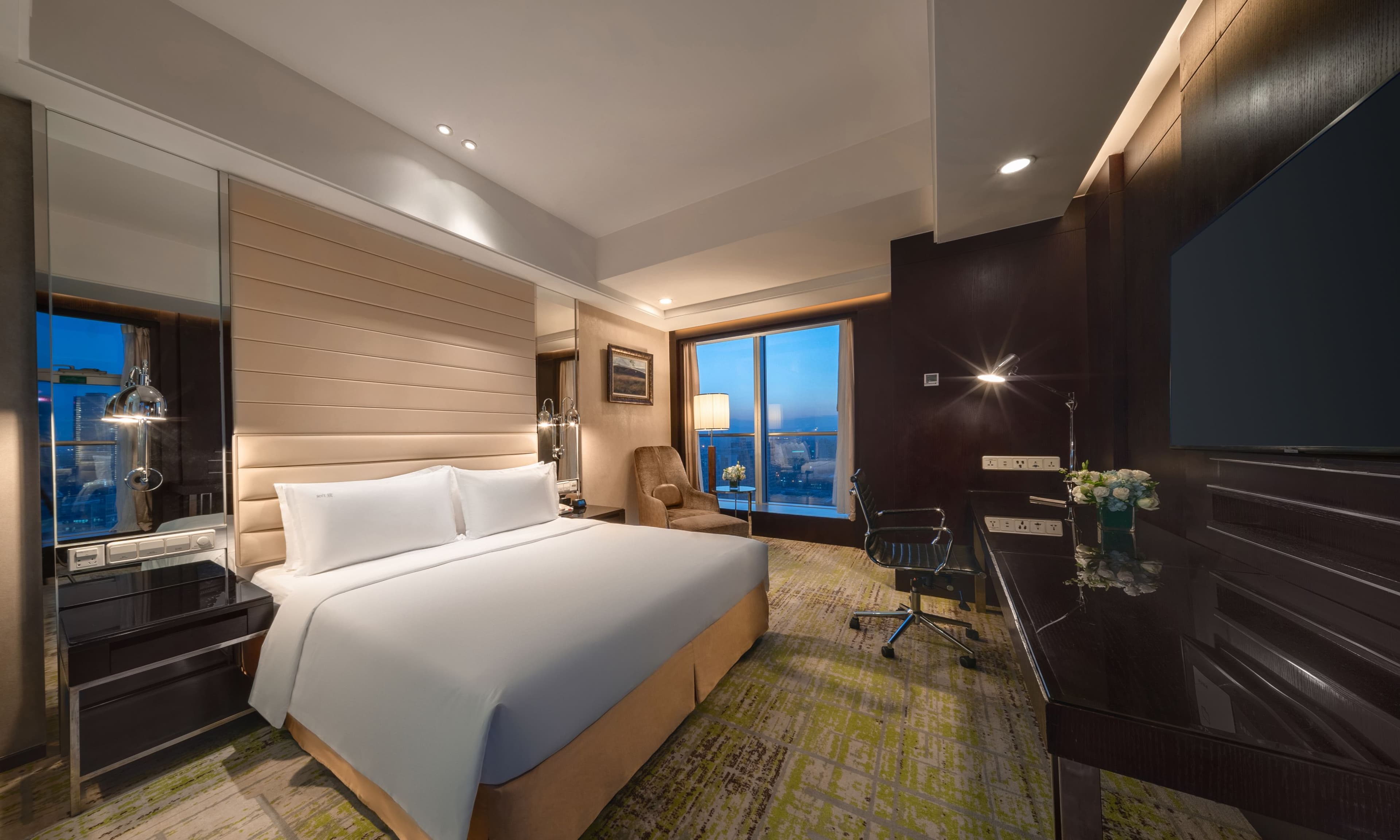 Holiday Inn Beijing Focus Square - Image 2