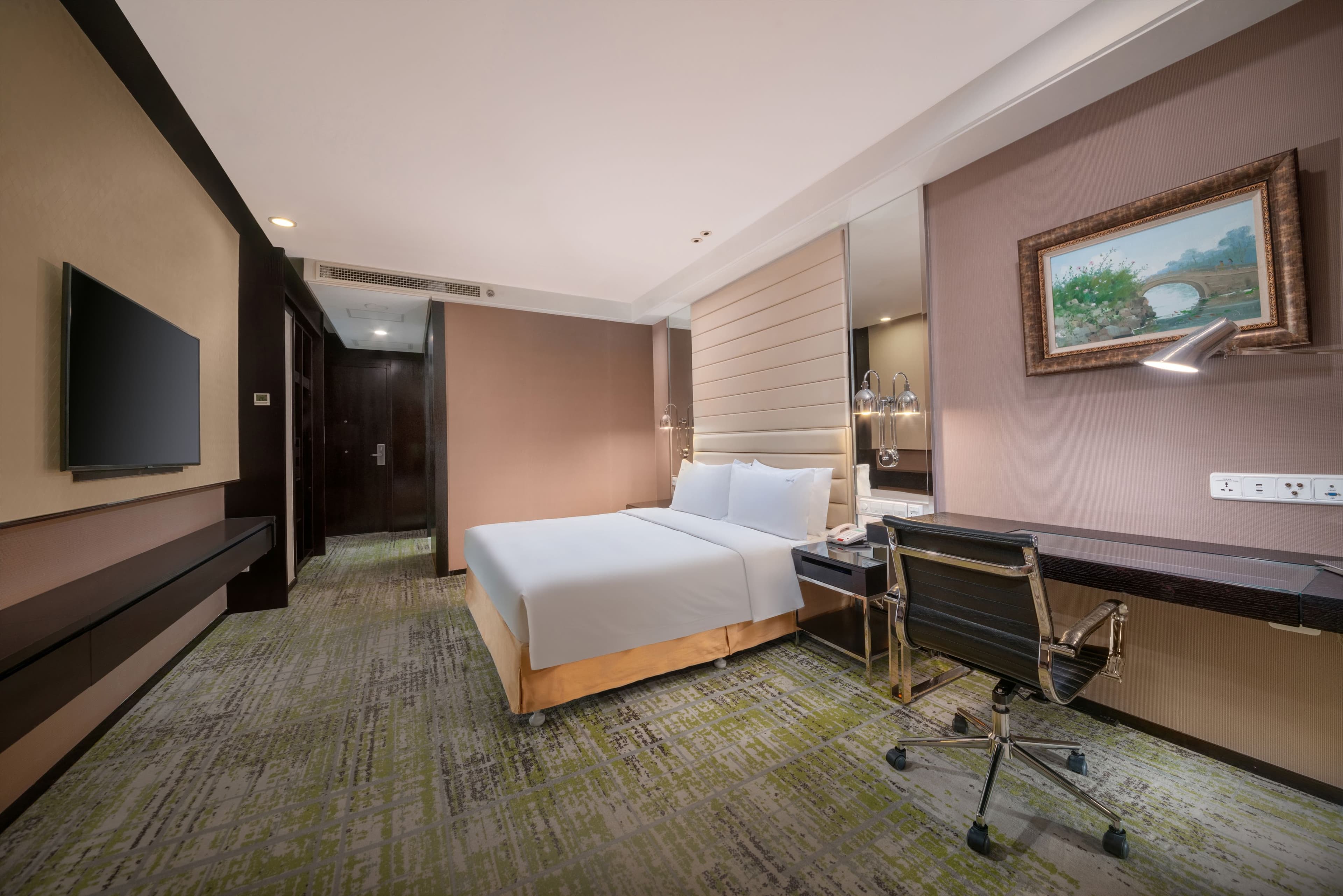 Holiday Inn Beijing Focus Square - Image 3