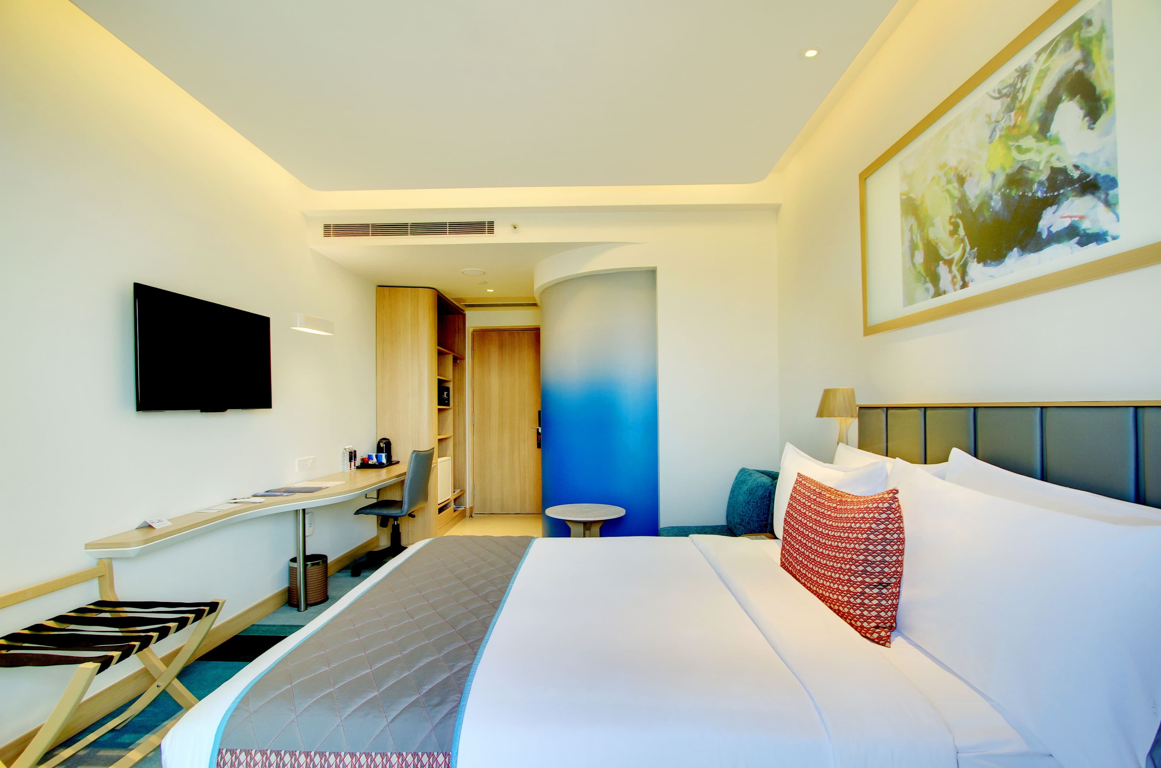 Holiday Inn Bengaluru Racecourse - Image 2