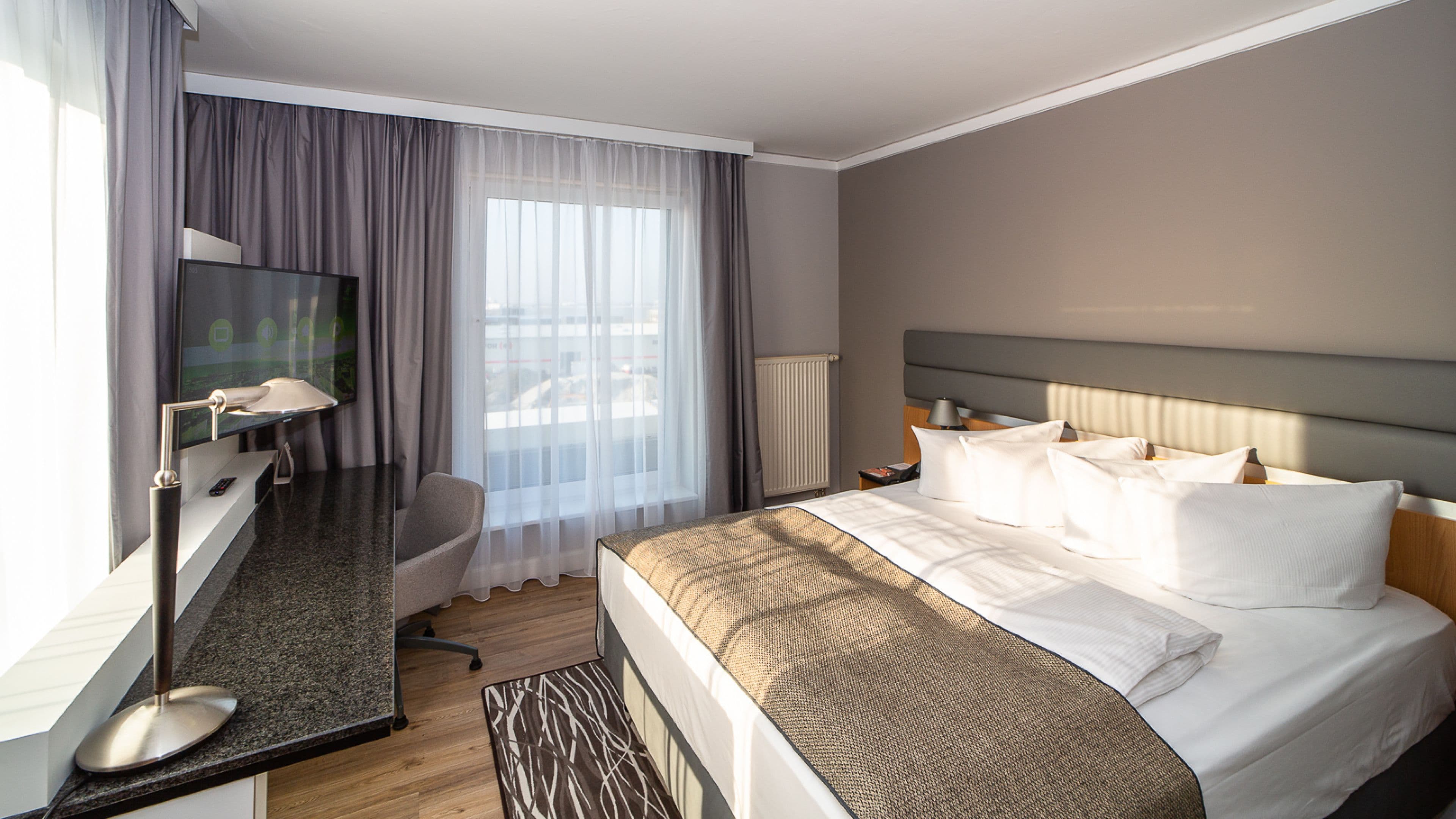 Holiday Inn Berlin Airport - Conf Centre - Image 4