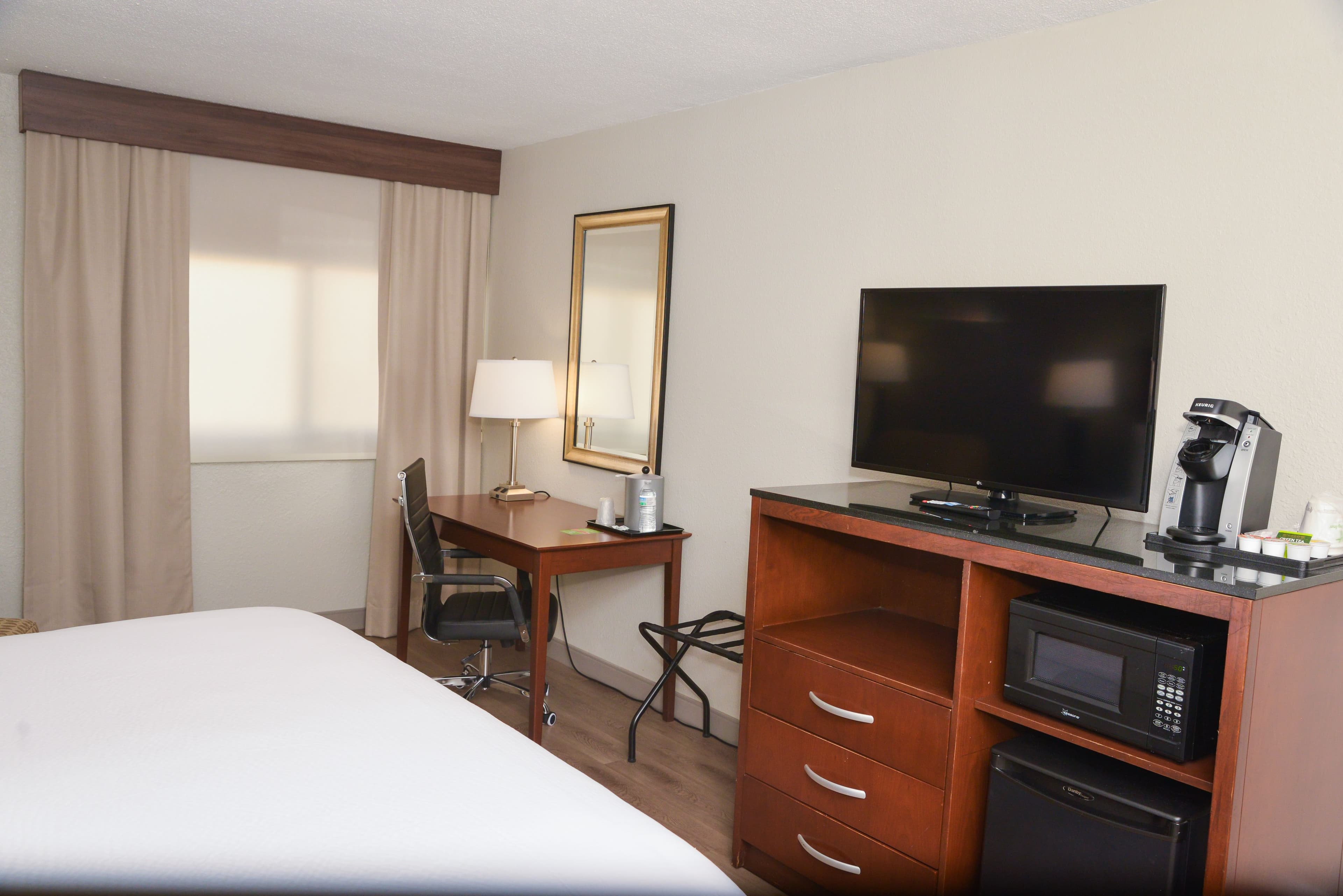 Holiday Inn Blmgtn Arpt South - Mall Area - Image 3