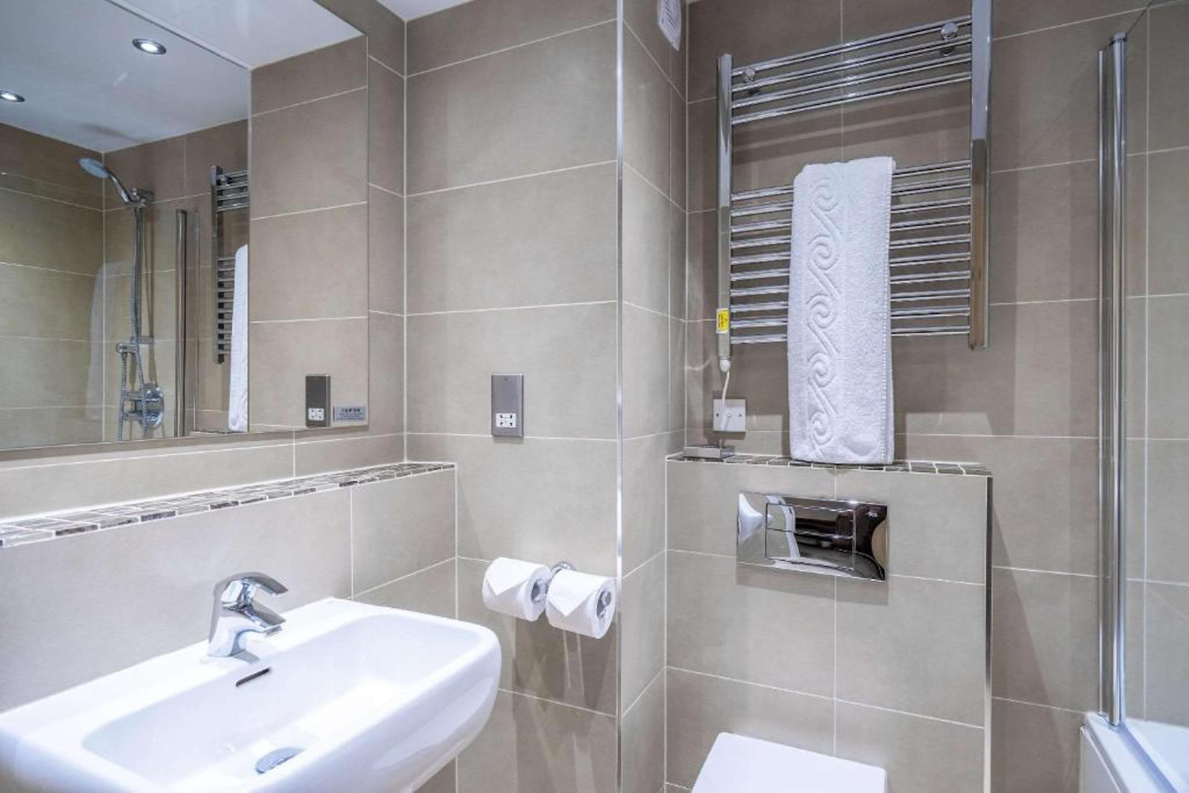 Holiday Inn Newcastle South - Image 2