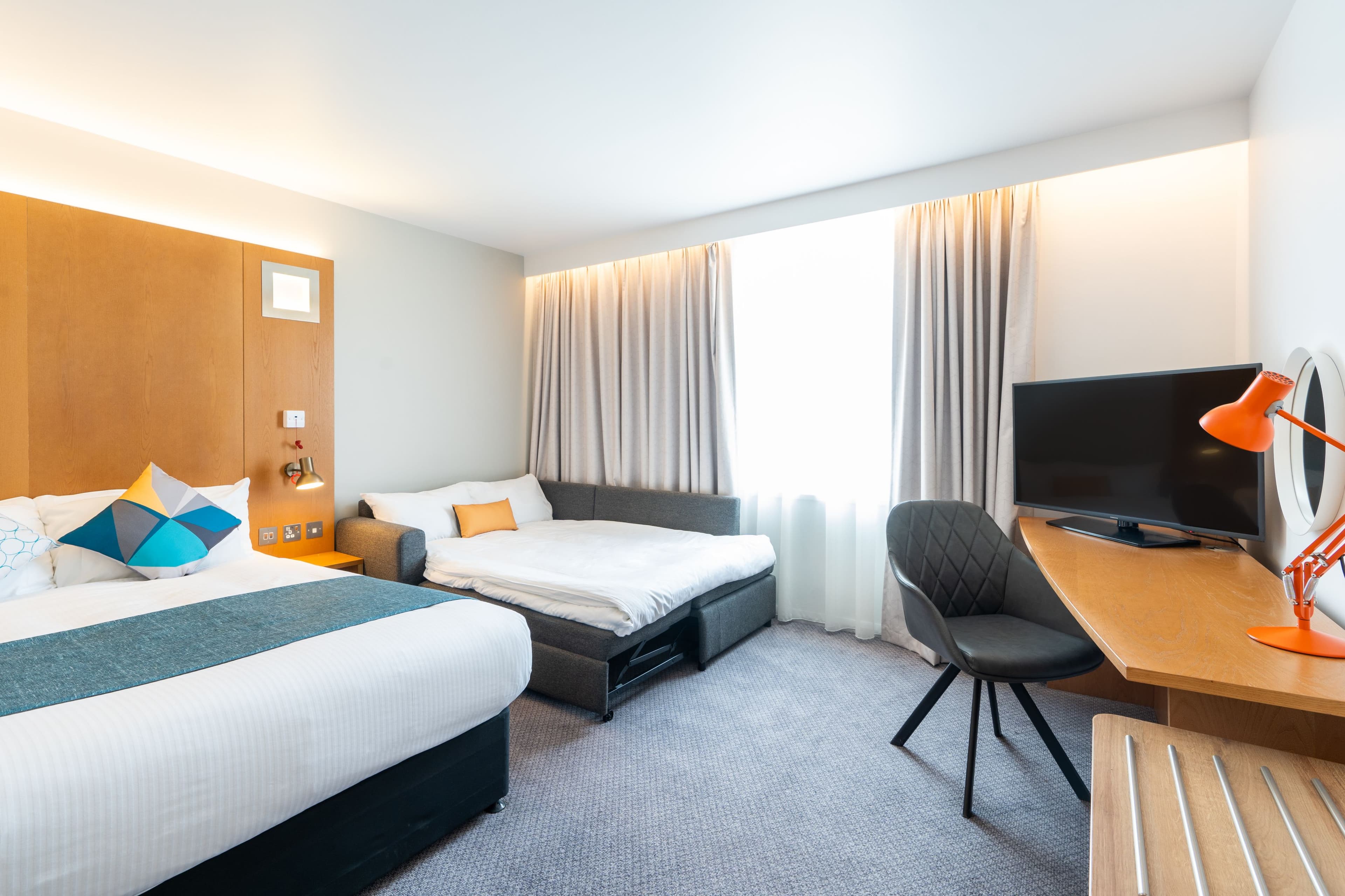 Holiday Inn Bournemouth - Image 4