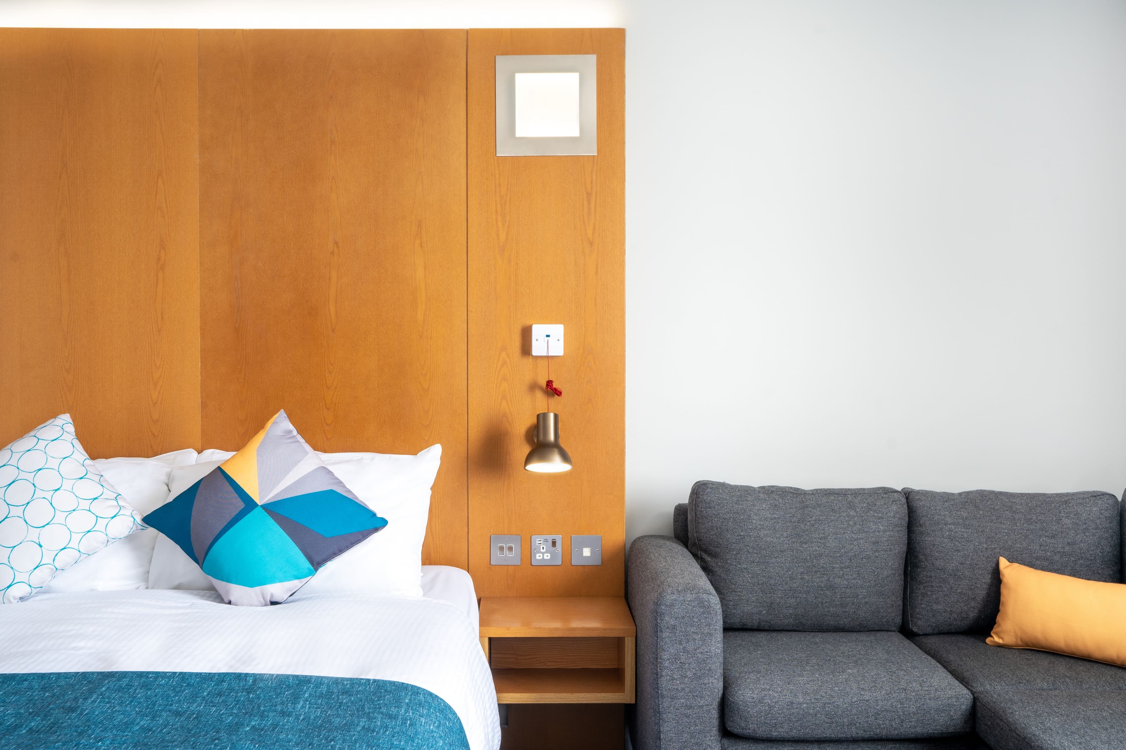 Holiday Inn Bournemouth - Image 5