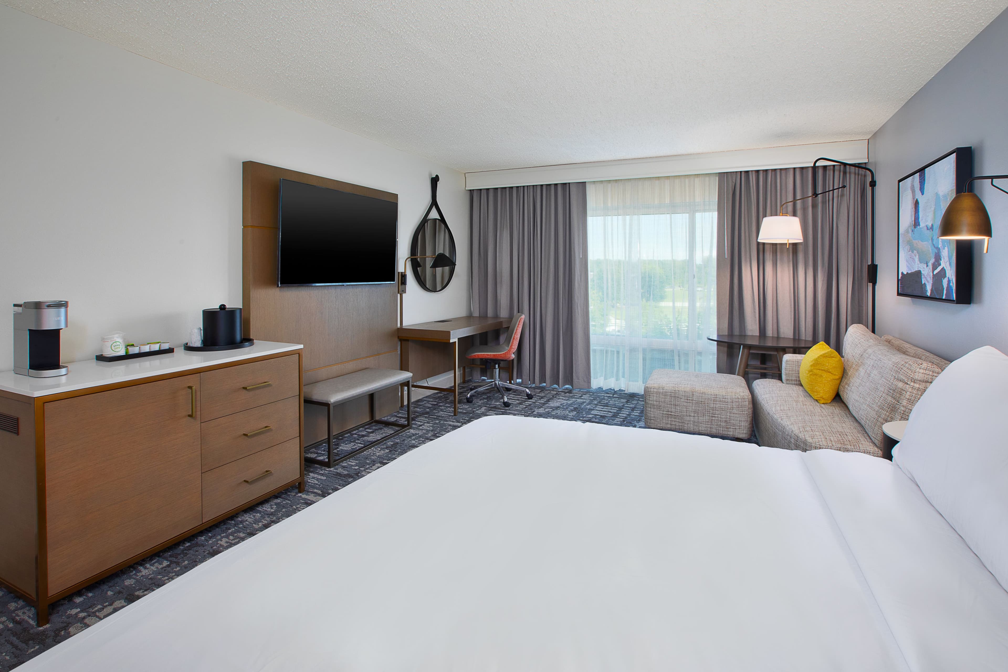 Holiday Inn University Plaza-Bowling Green — 4
