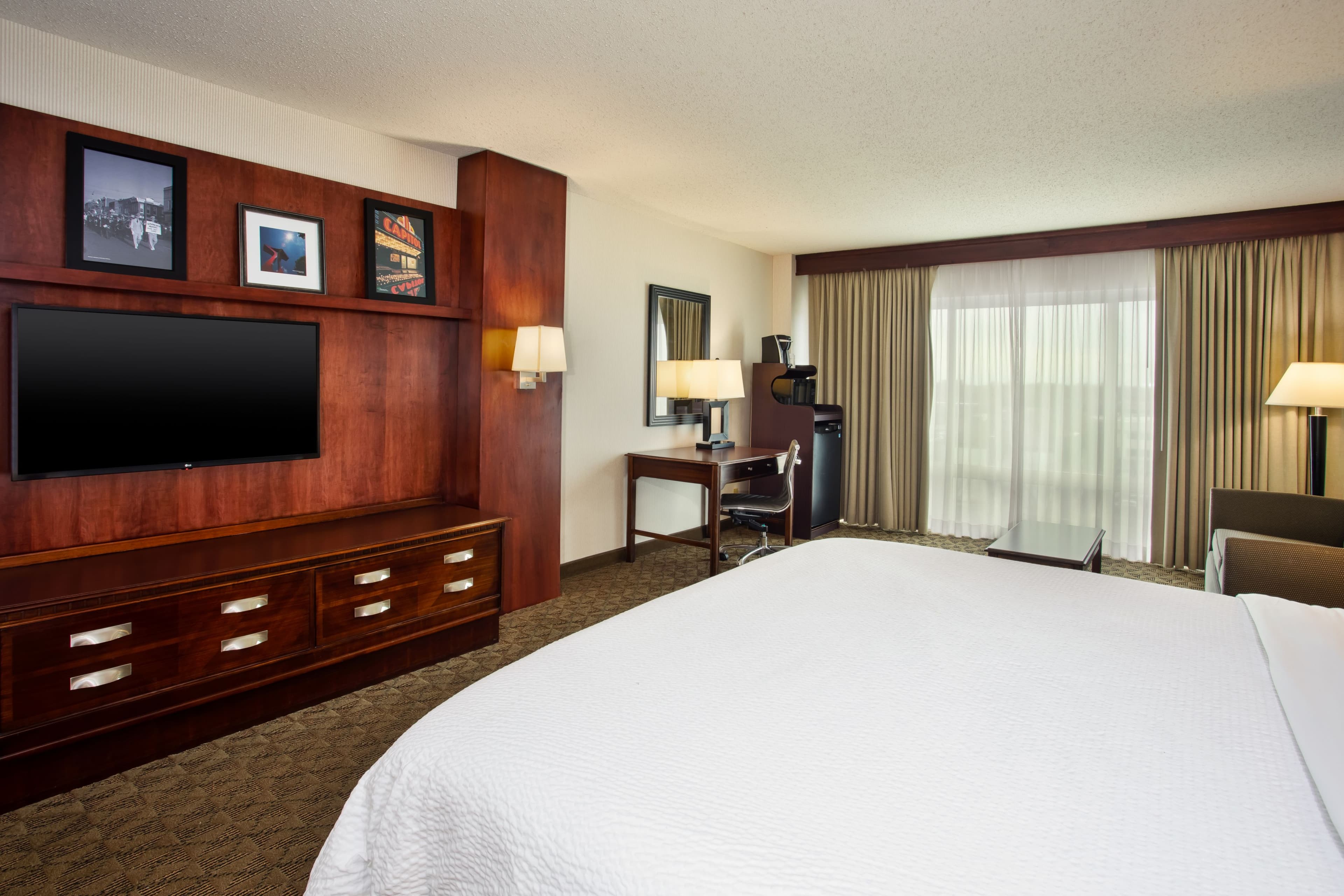 Holiday Inn University Plaza-Bowling Green — 7