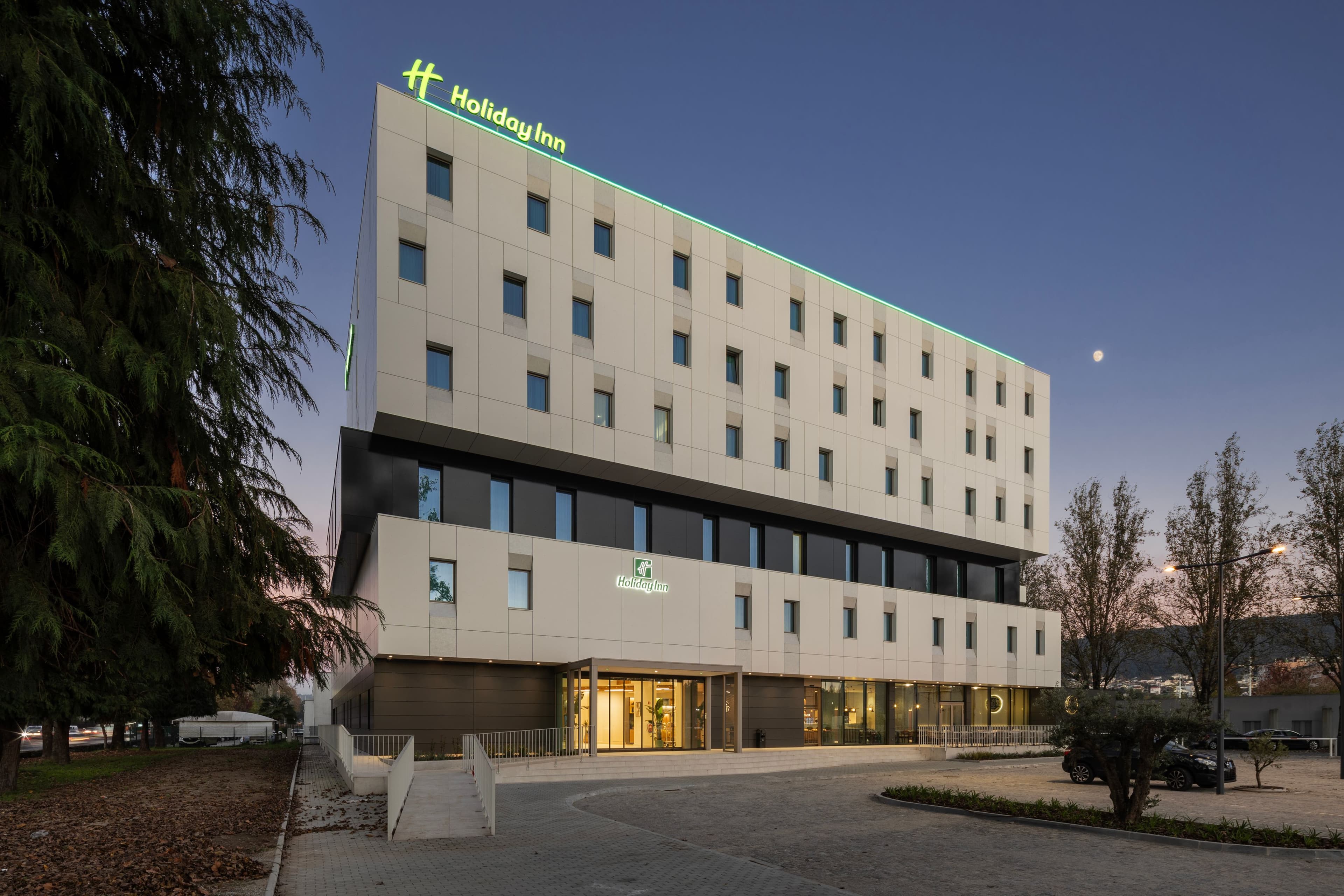 Holiday Inn Braga - Image 1