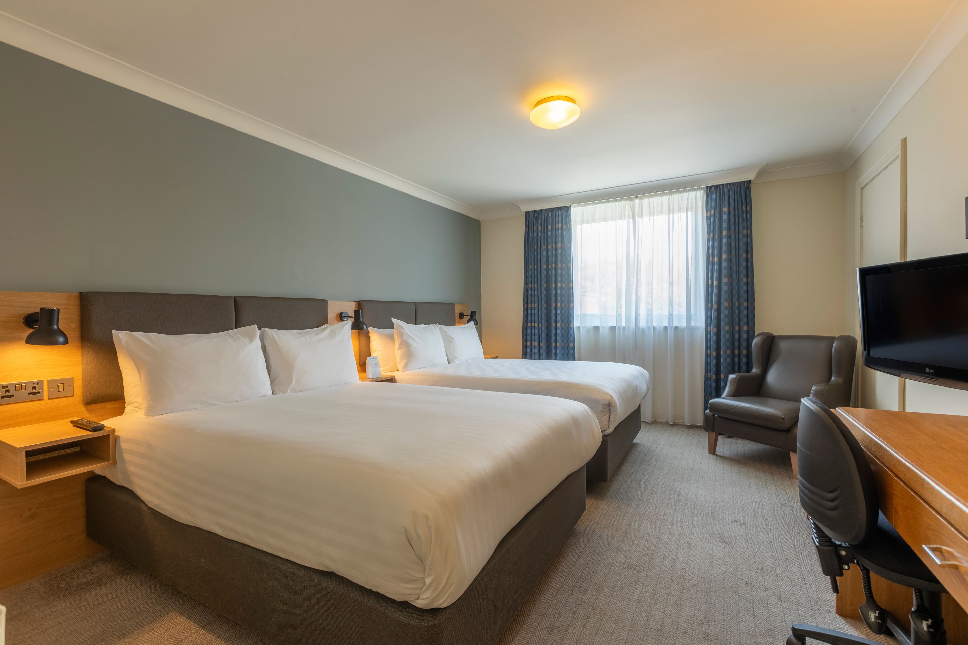 Holiday Inn Brentwood M25, Jct.28 — 13