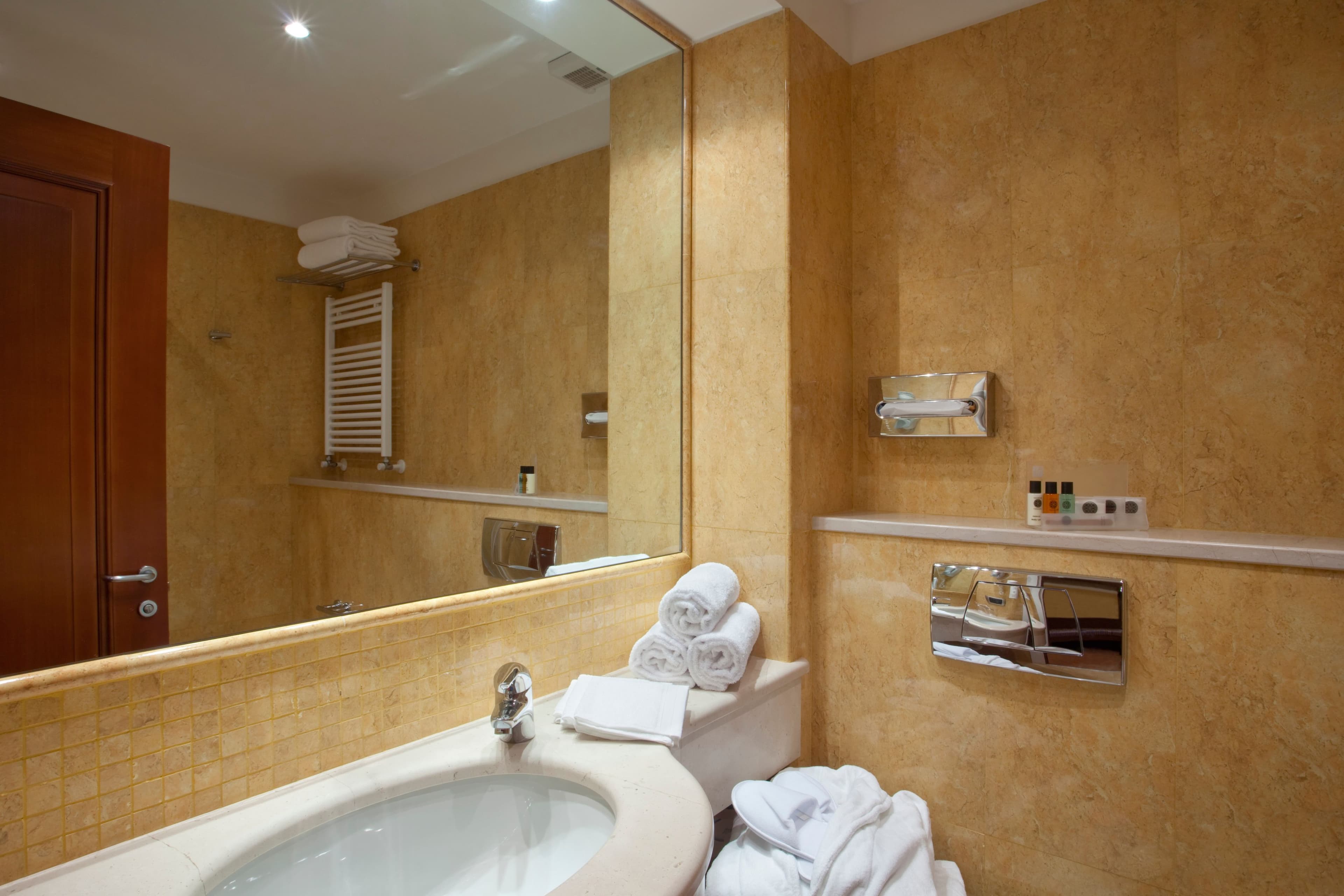 Holiday Inn Cagliari - Image 4