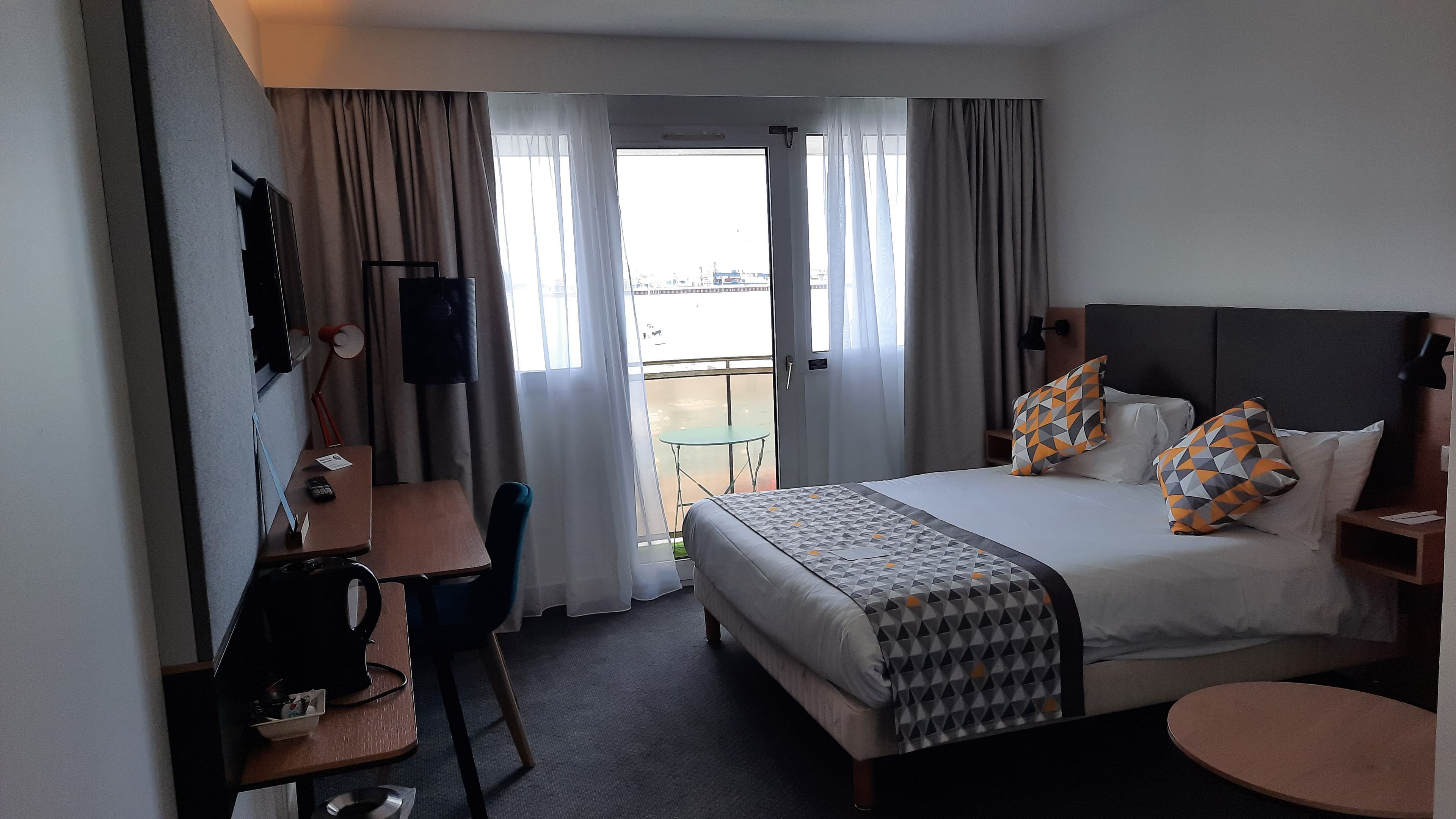 Holiday Inn Calais - Image 4