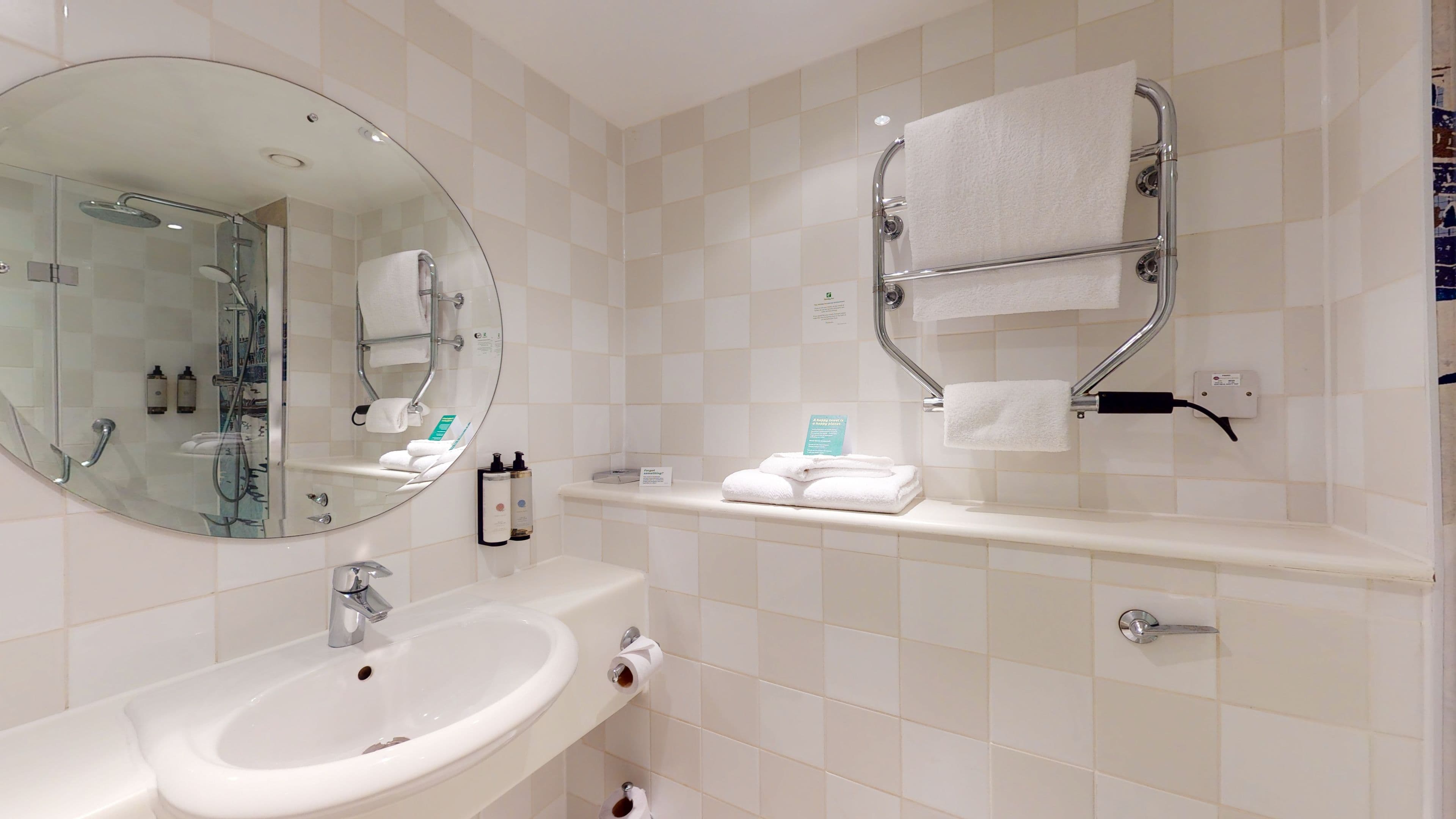Holiday Inn Cambridge - Image 5