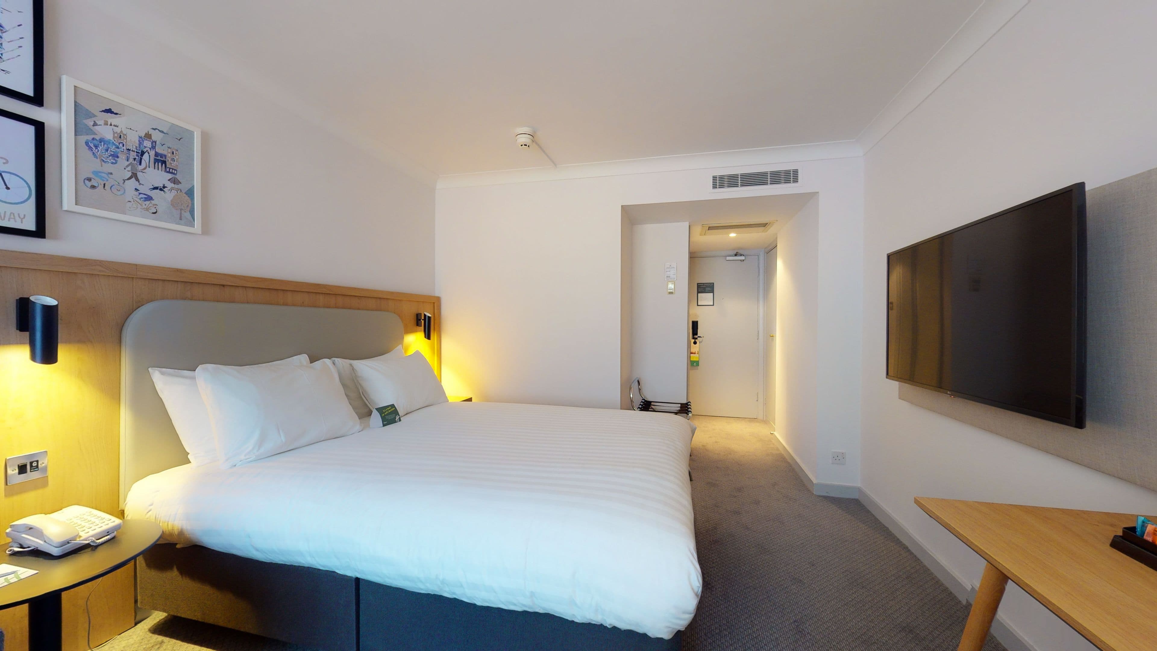 Holiday Inn Cambridge - Image 2