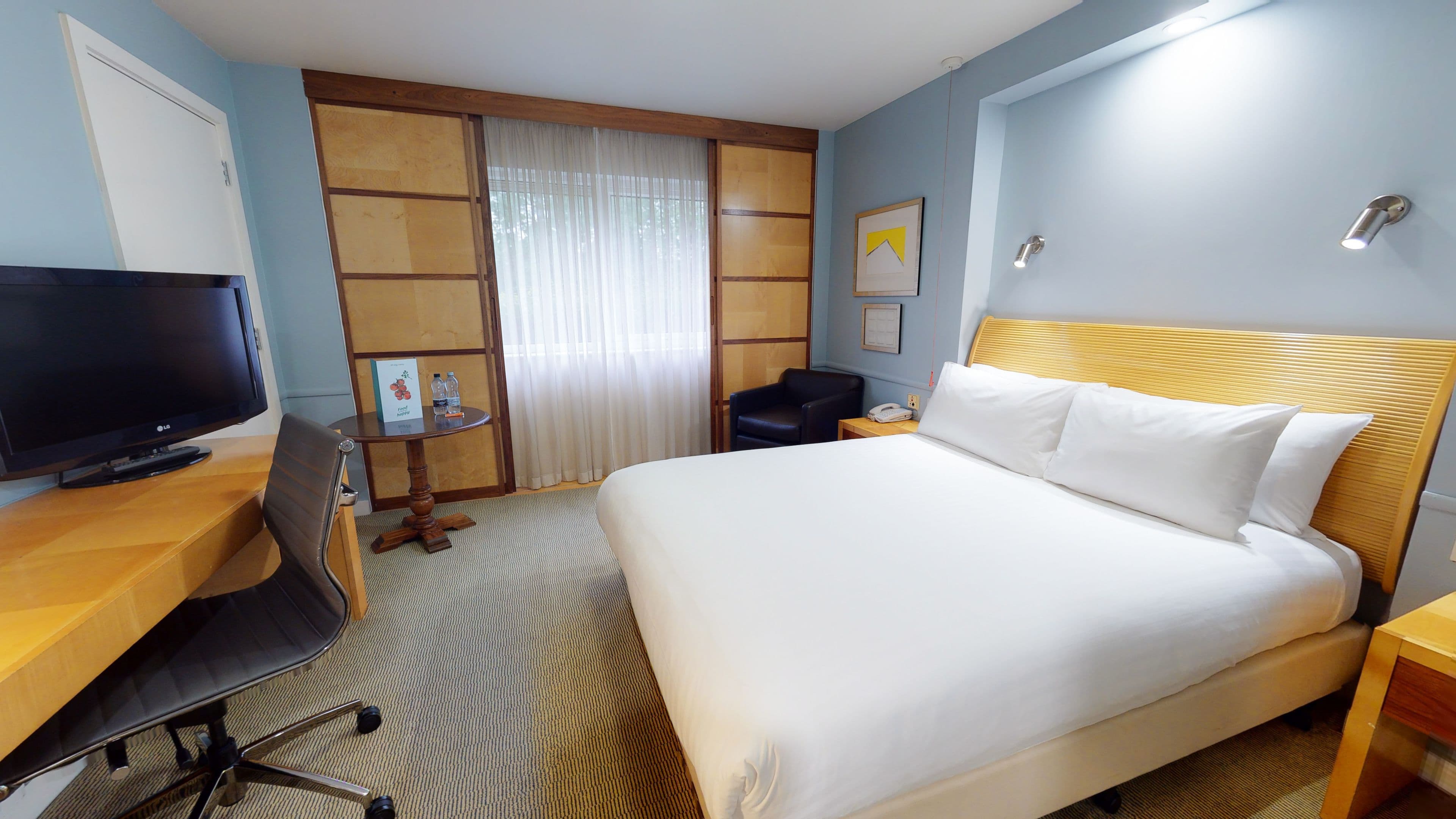 Holiday Inn Cambridge - Image 3