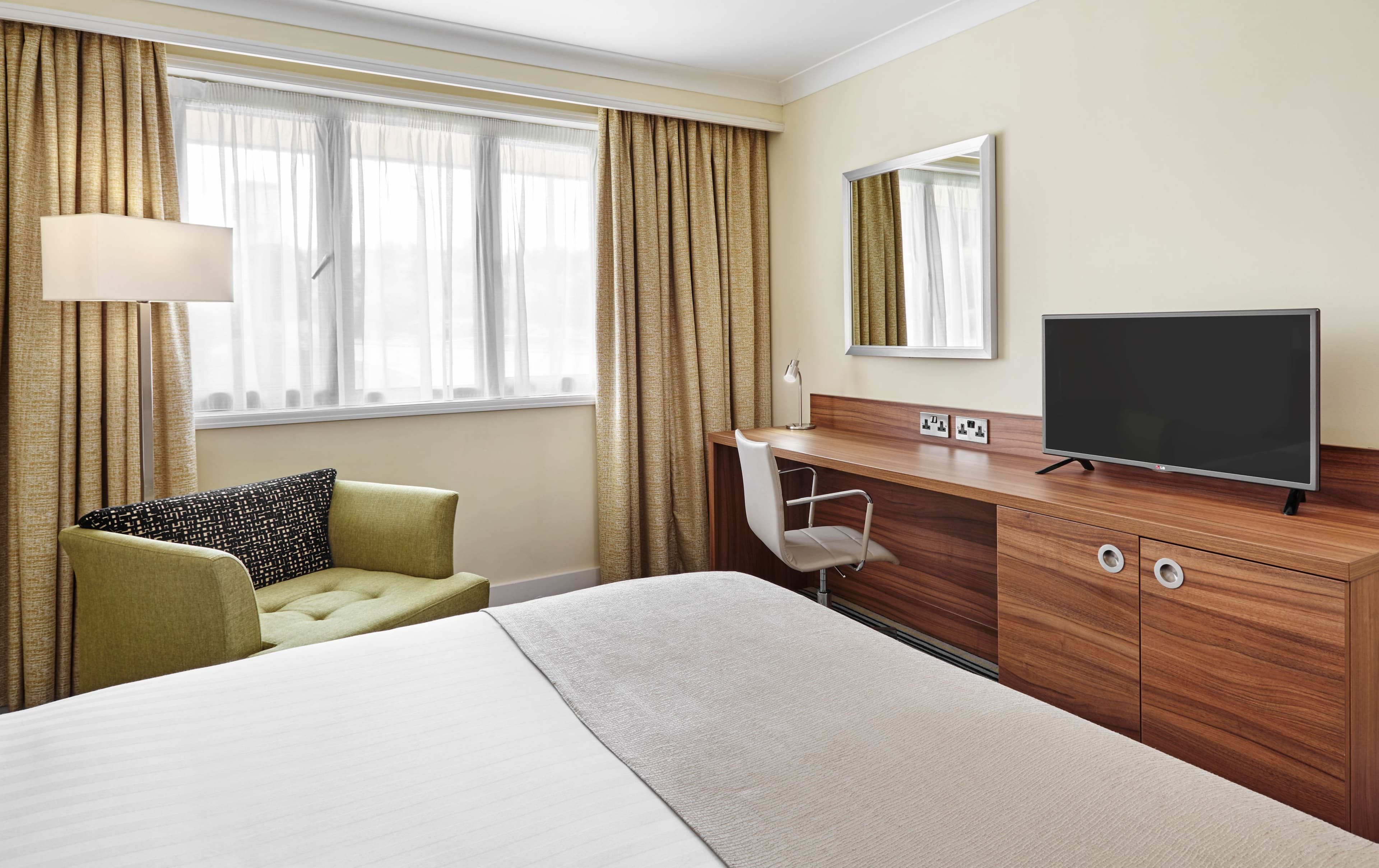 Holiday Inn Cardiff - North M4, Jct.32 — 6