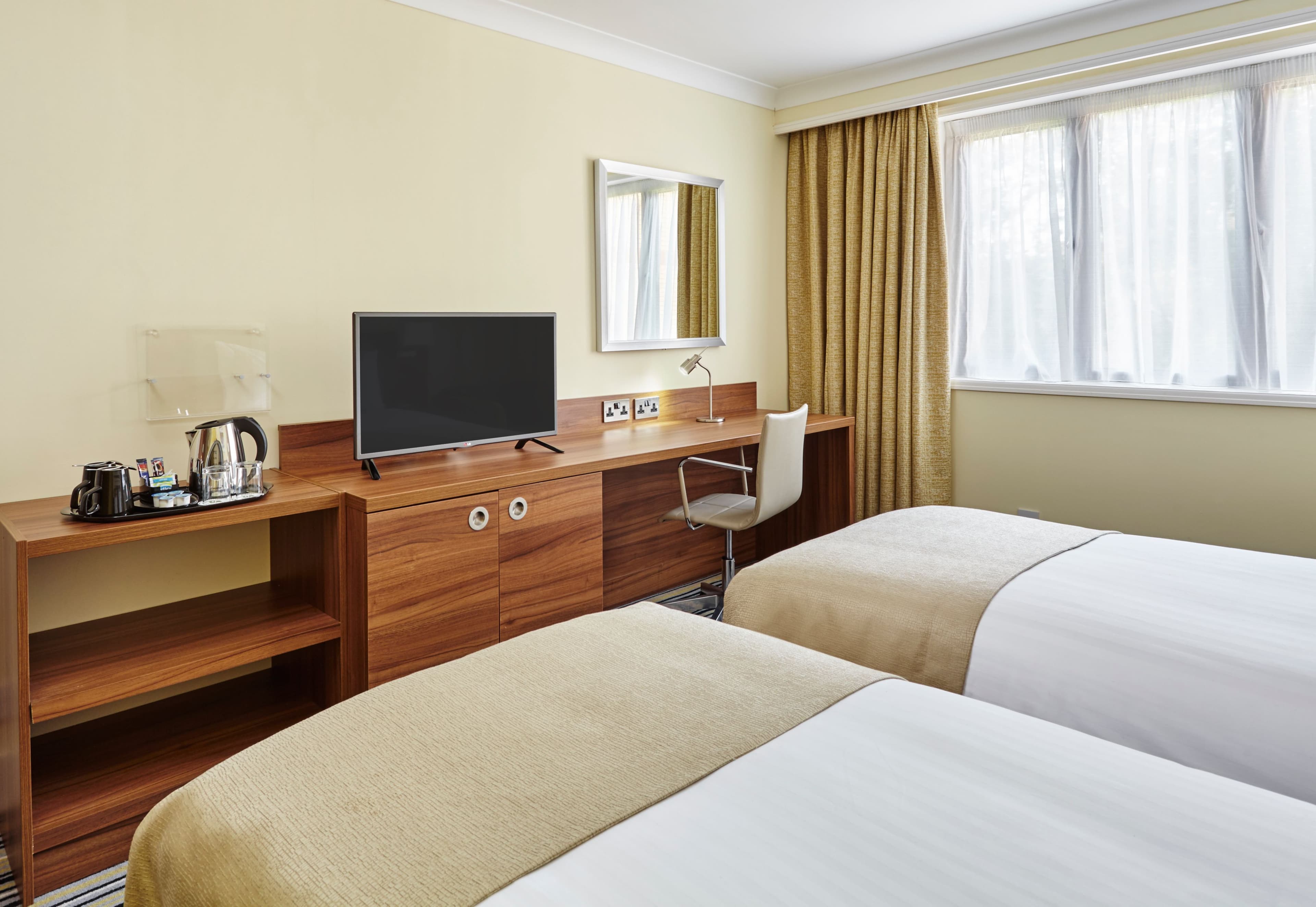 Holiday Inn Cardiff - North M4, Jct.32 — 9