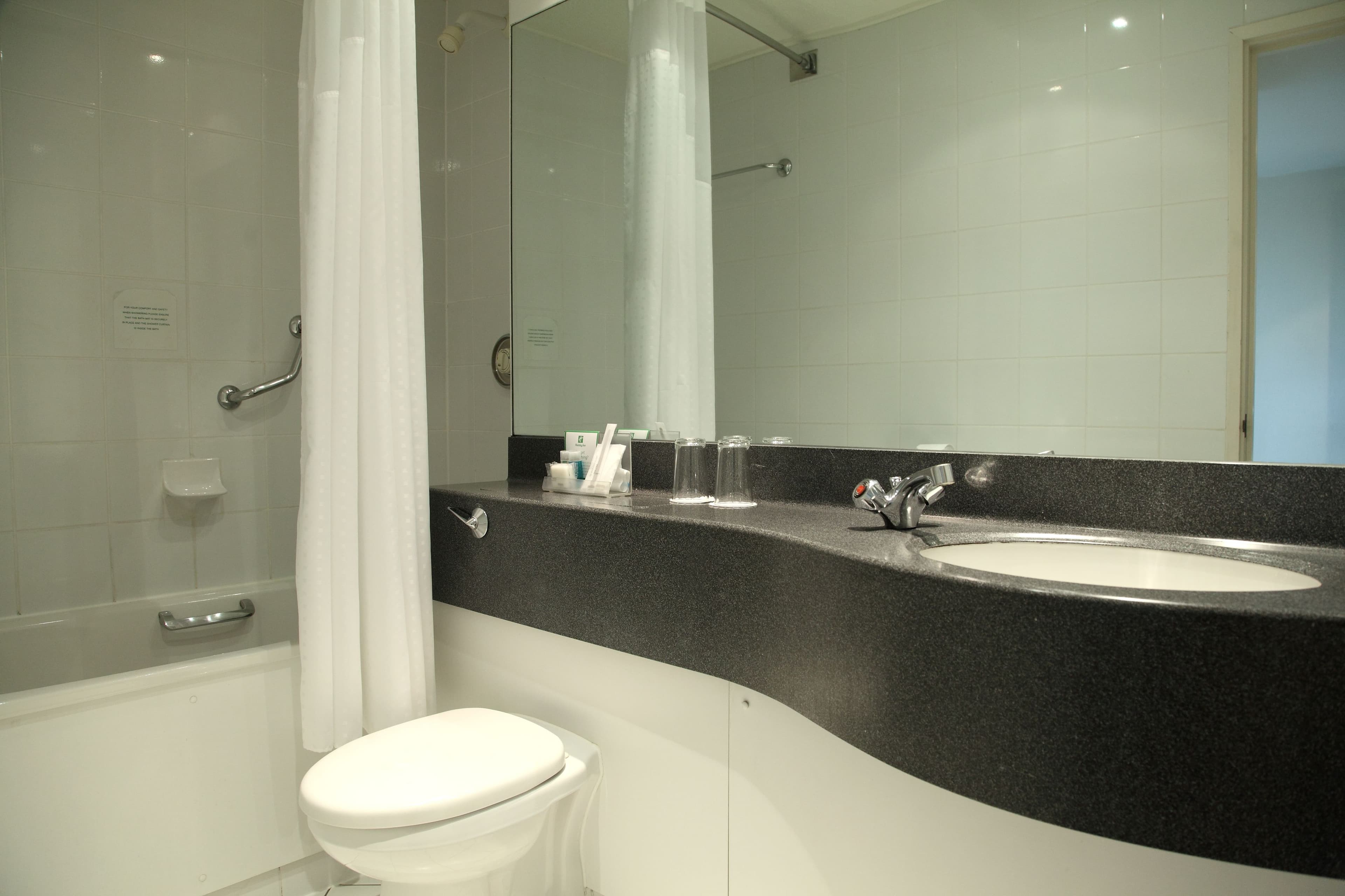 Holiday Inn Cardiff City Centre - Image 5