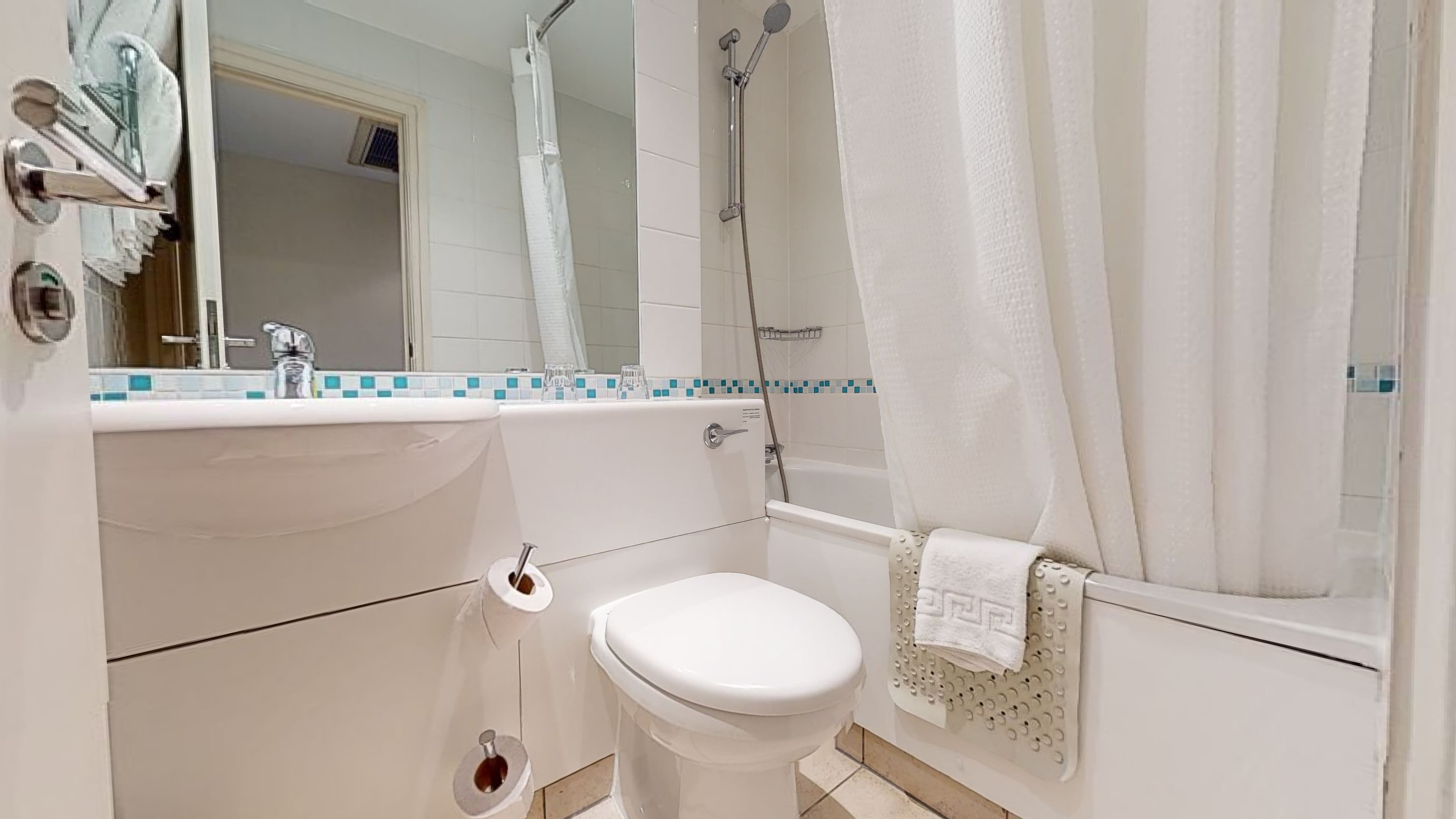 Holiday Inn Cardiff City Centre — 4
