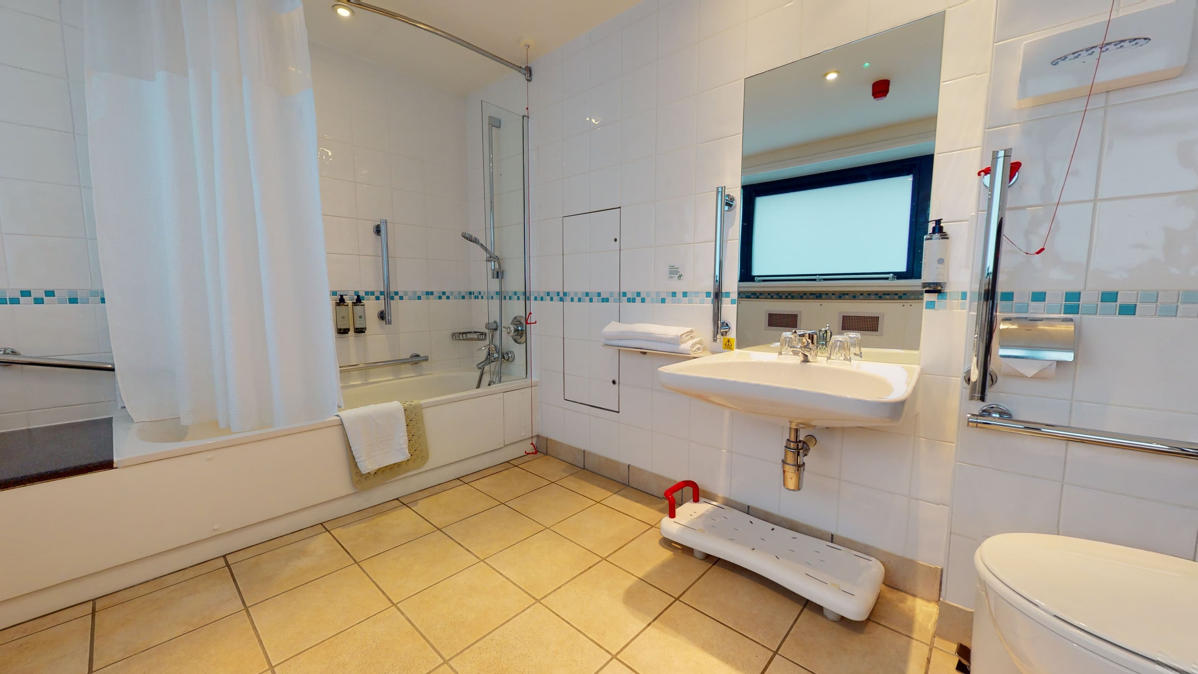 Holiday Inn Cardiff City Centre — 20