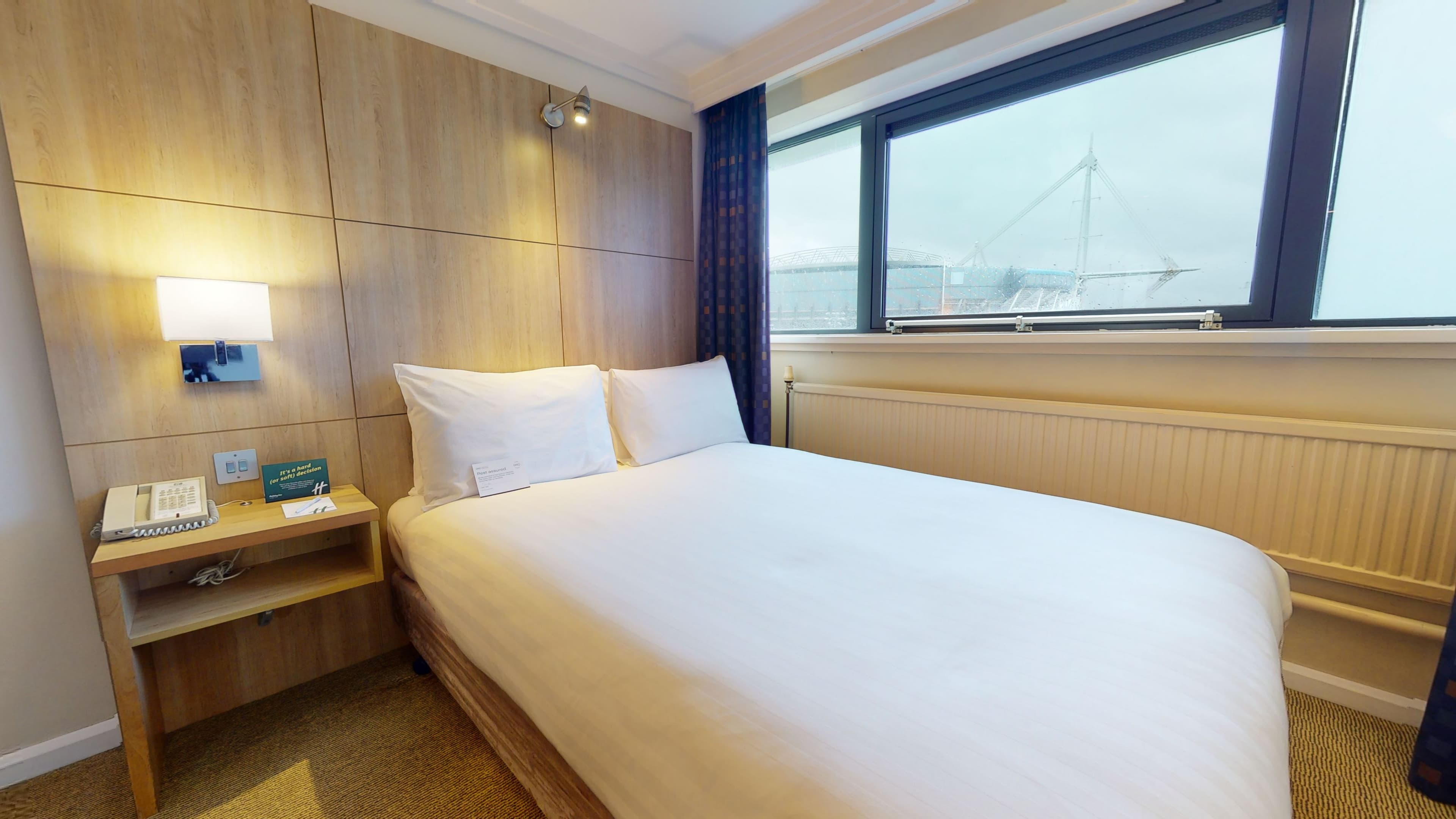 Holiday Inn Cardiff City Centre - Image 2