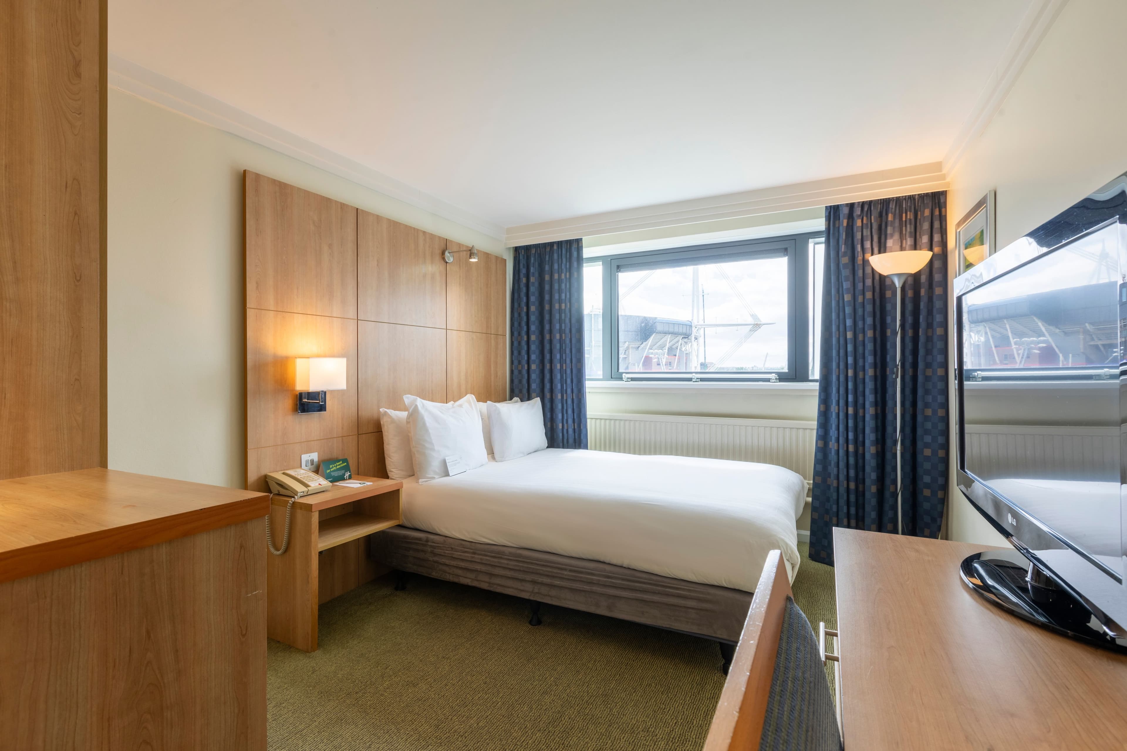 Holiday Inn Cardiff City Centre — 8