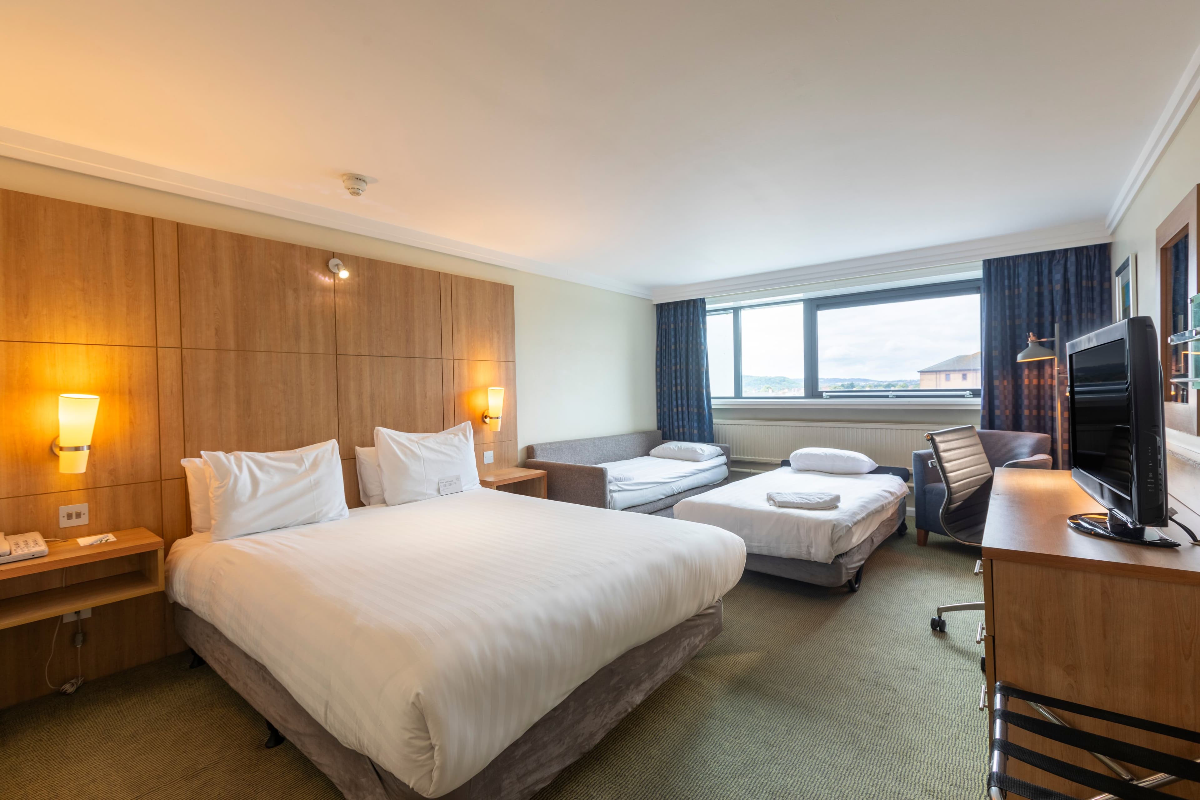 Holiday Inn Cardiff City Centre — 12