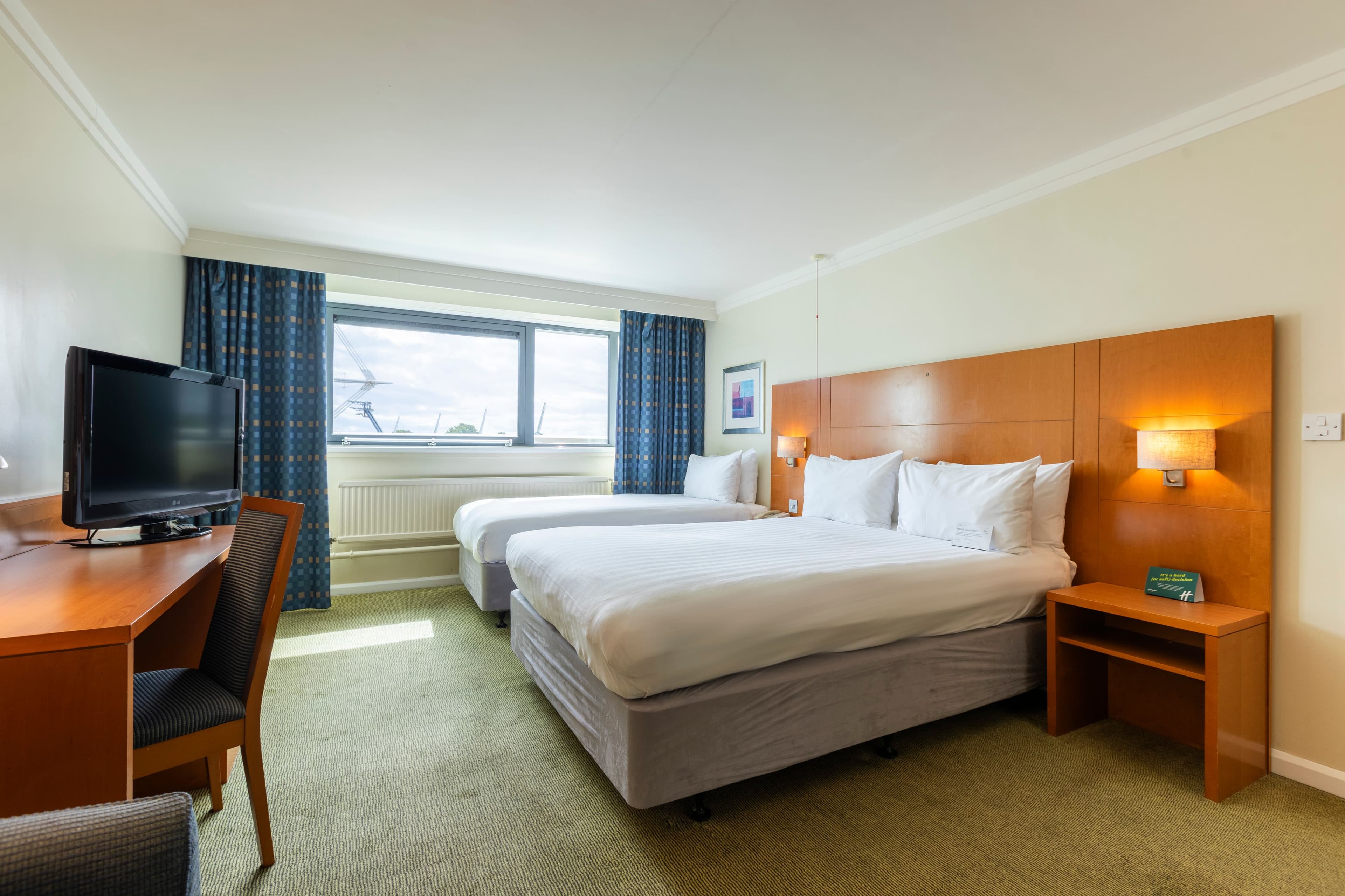 Holiday Inn Cardiff City Centre — 28