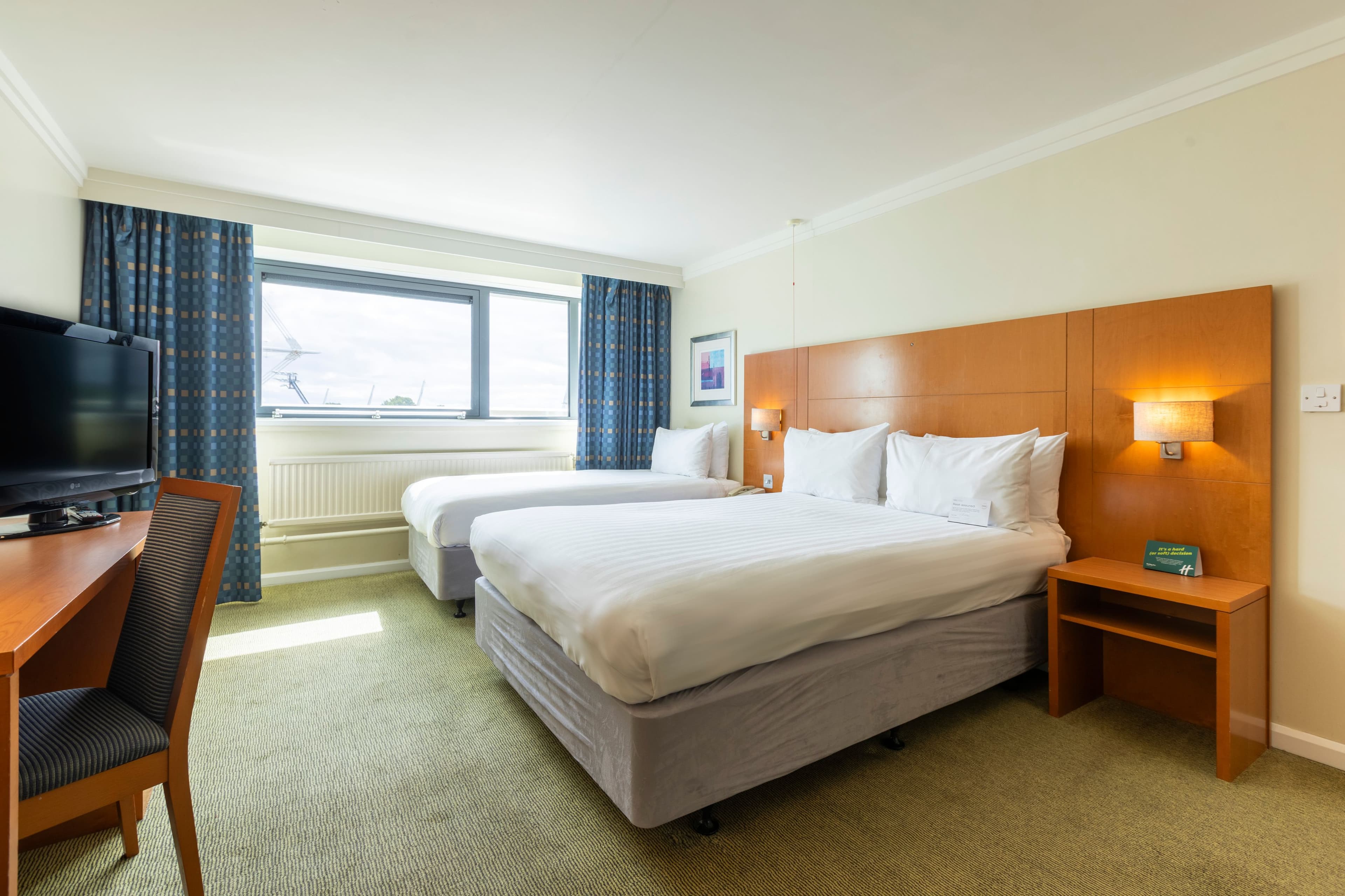 Holiday Inn Cardiff City Centre — 27