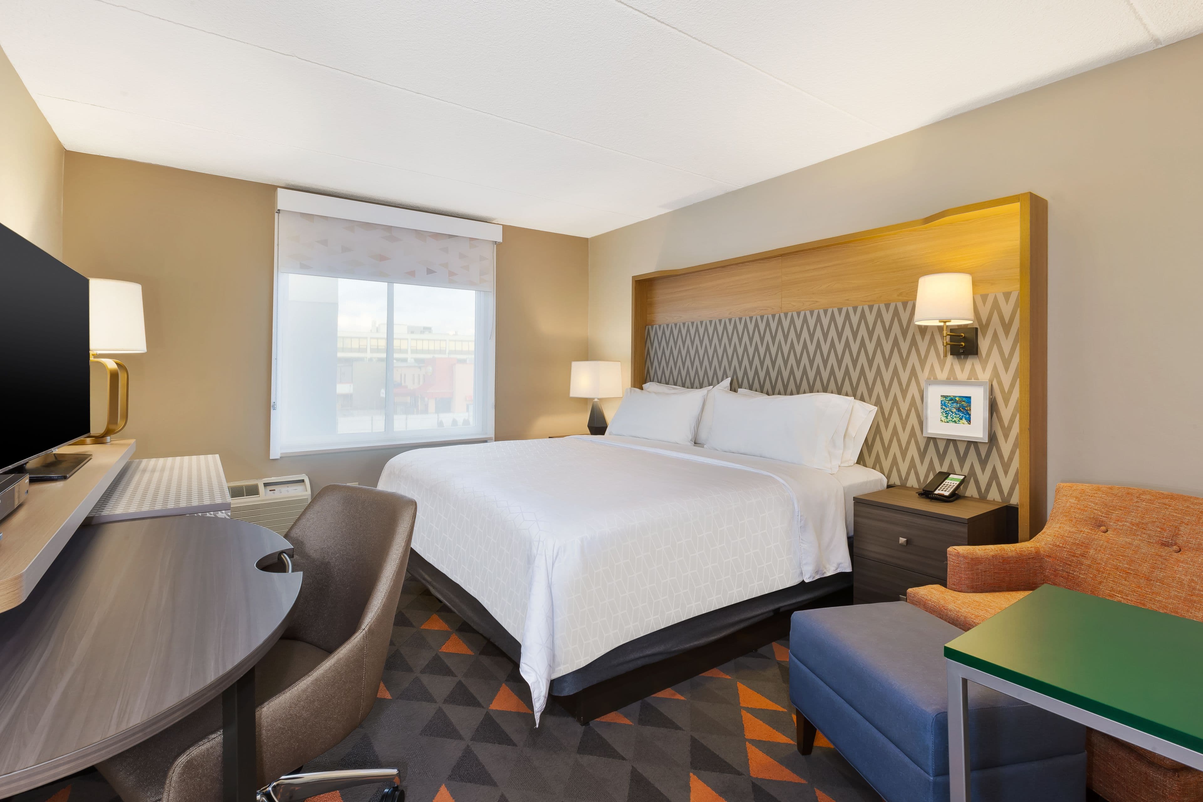 Holiday Inn Westbury-Long Island - Image 4