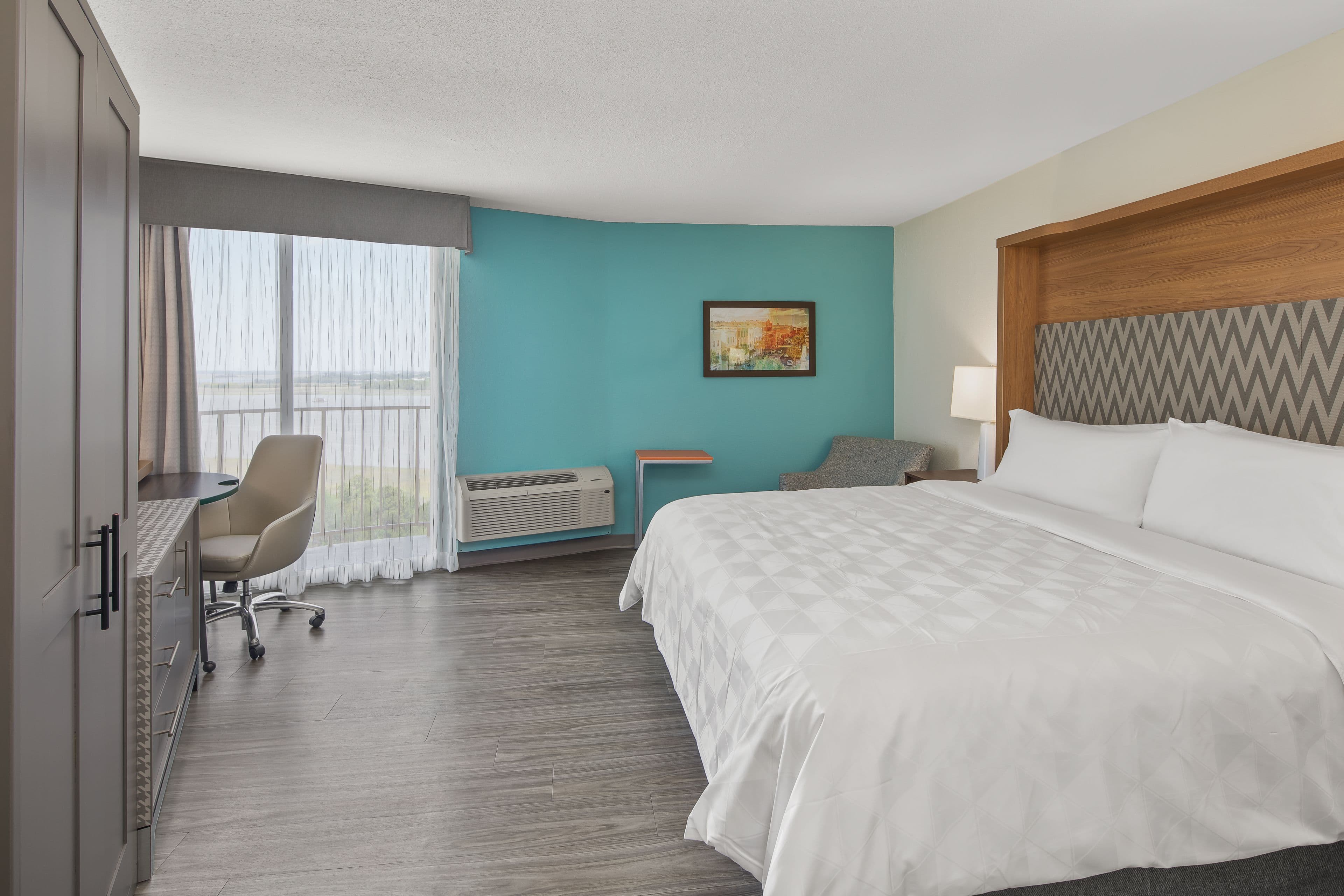Holiday Inn Charleston-Riverview - Image 5